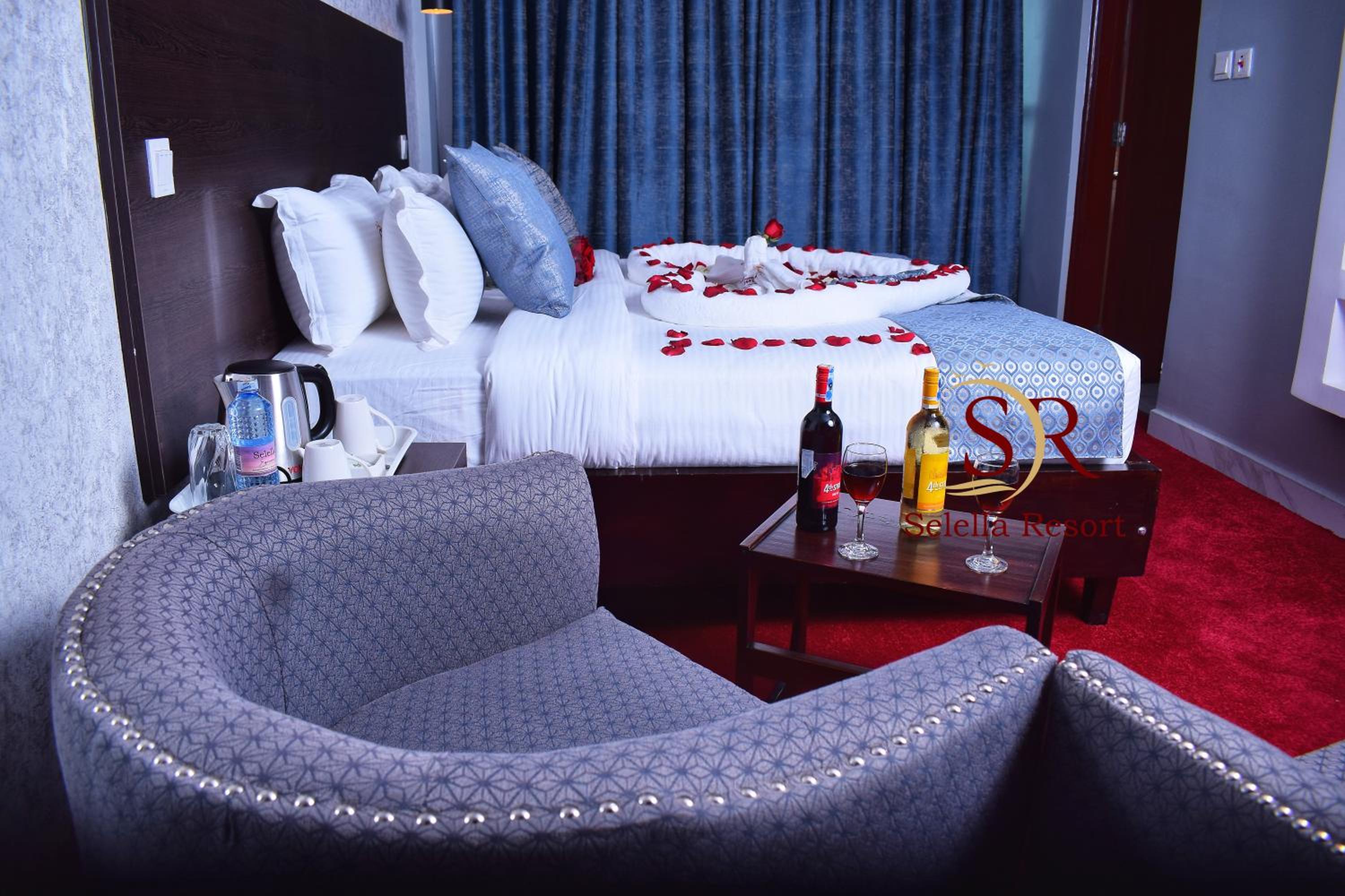 Superior King Room - Photo 3