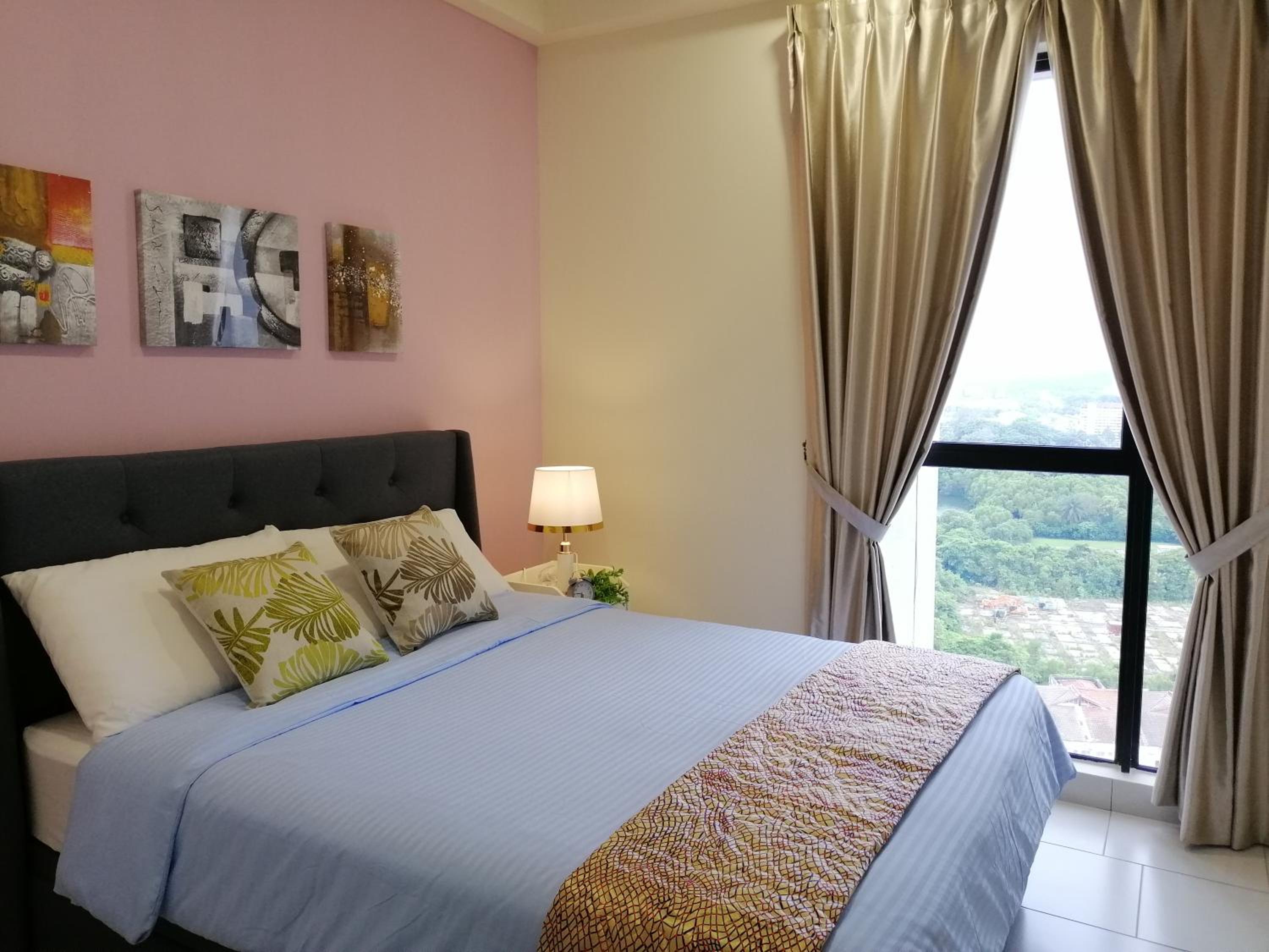 Deluxe Queen Suite