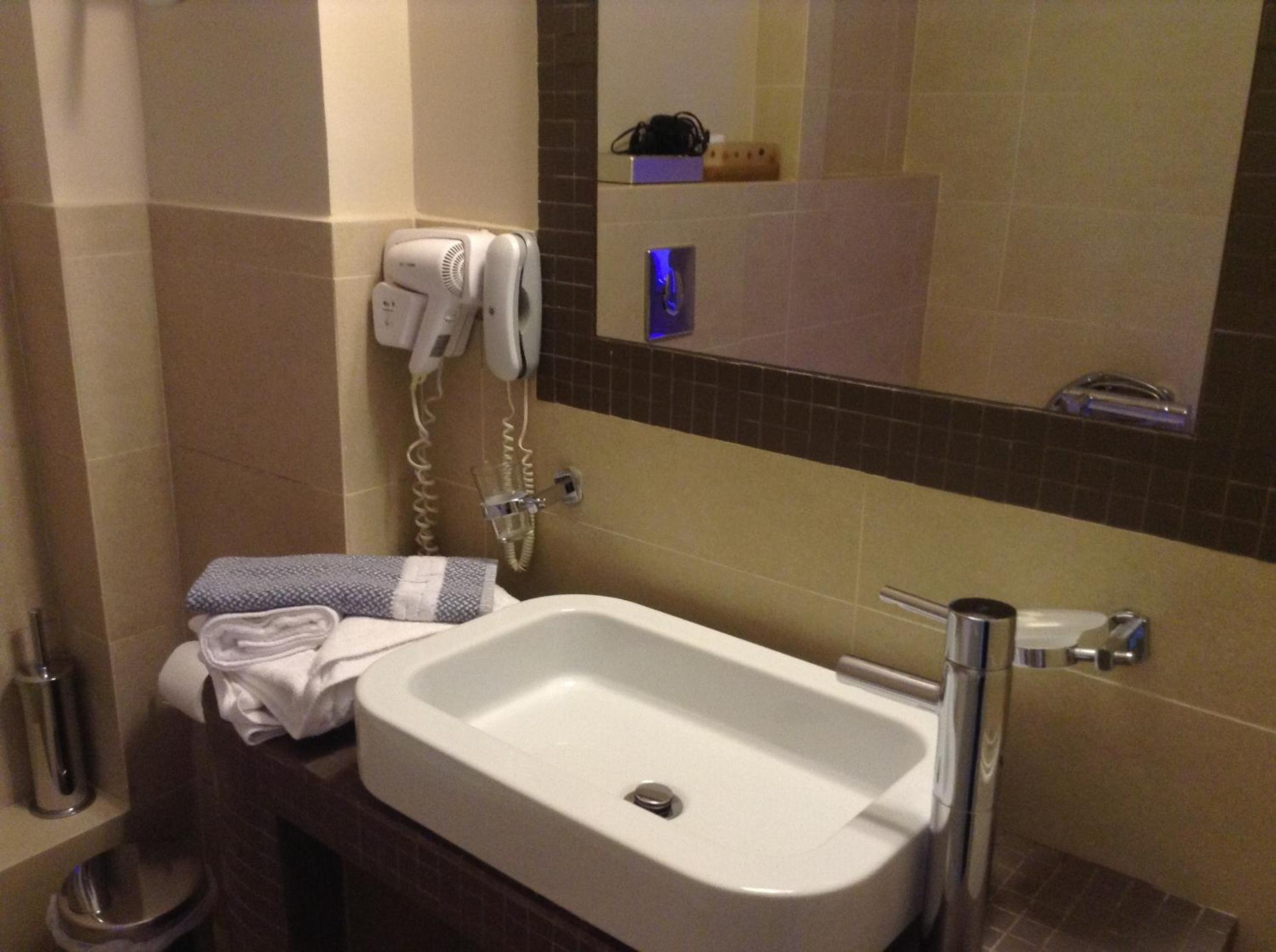 Deluxe Double Room with Sea View - Photo 3