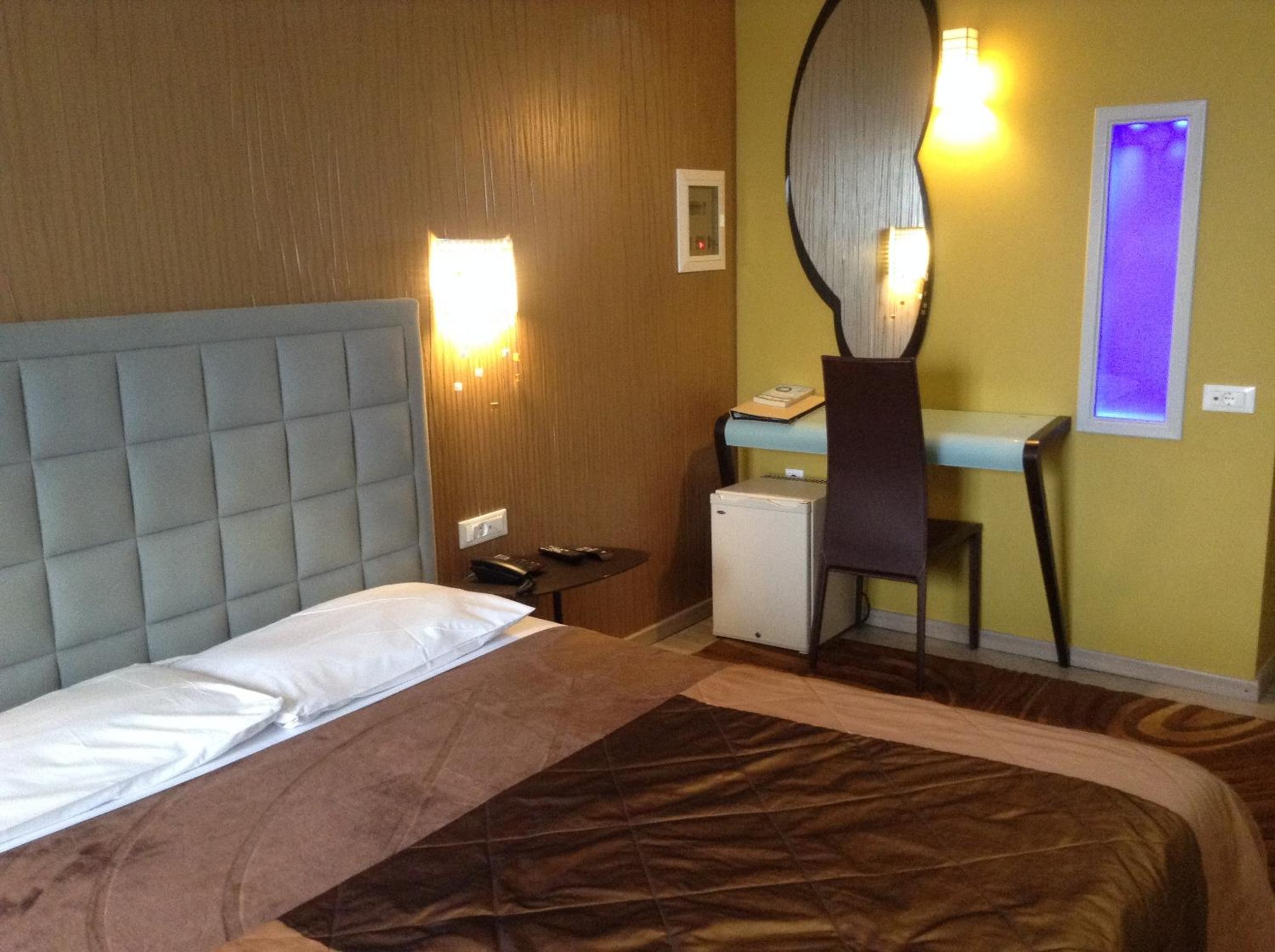 Deluxe Double Room with Sea View - Photo 5
