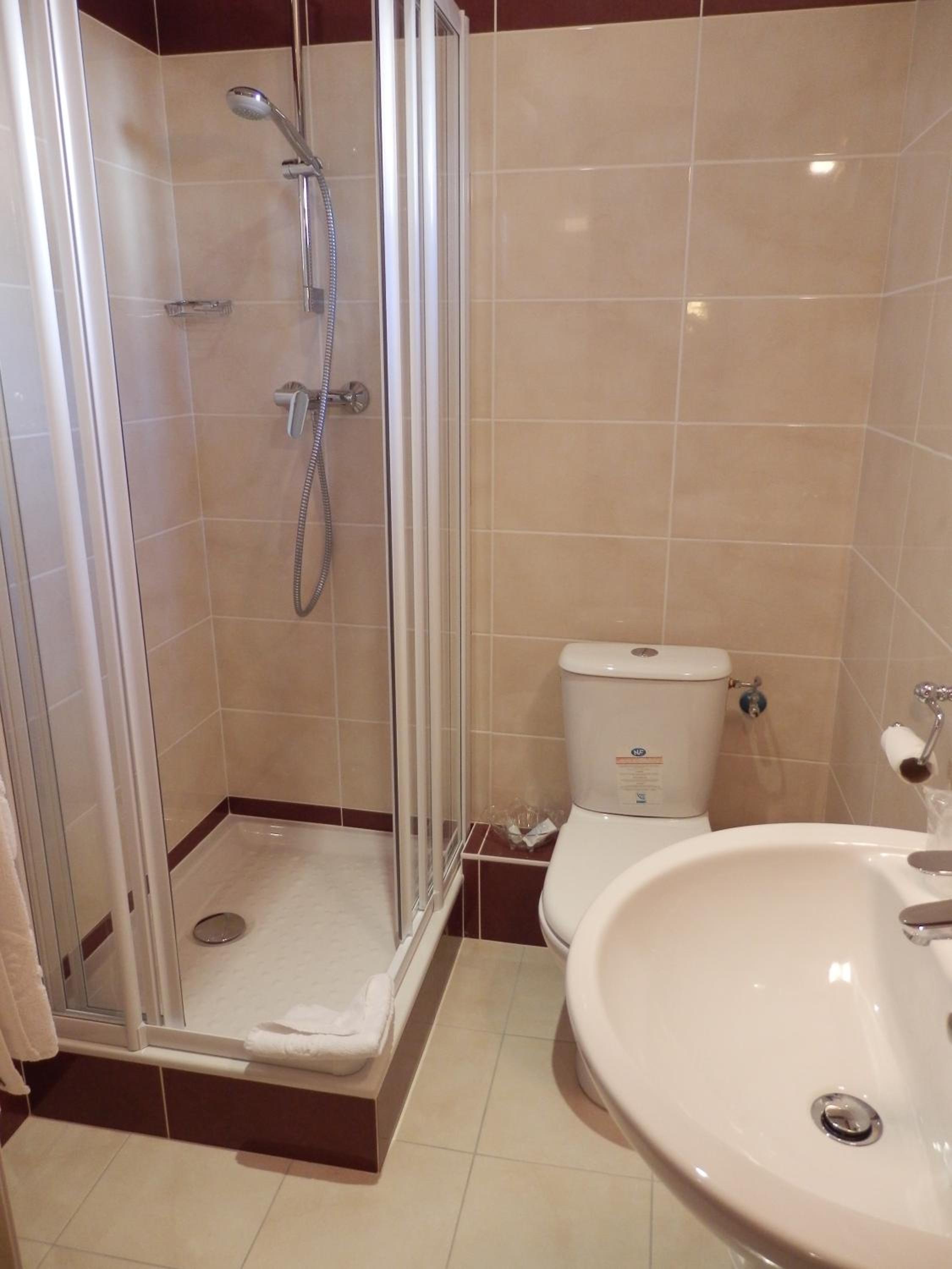 Triple Room - Photo 6