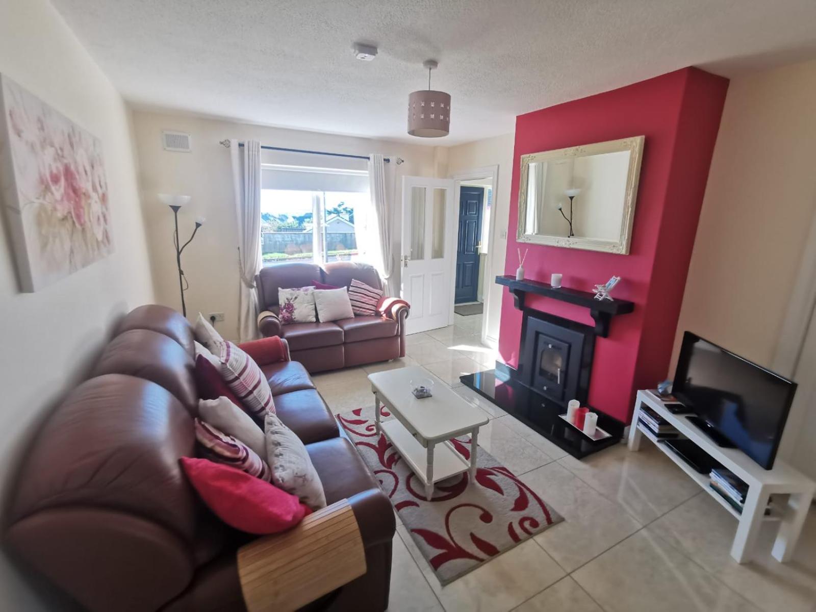 Three-Bedroom House photo 2