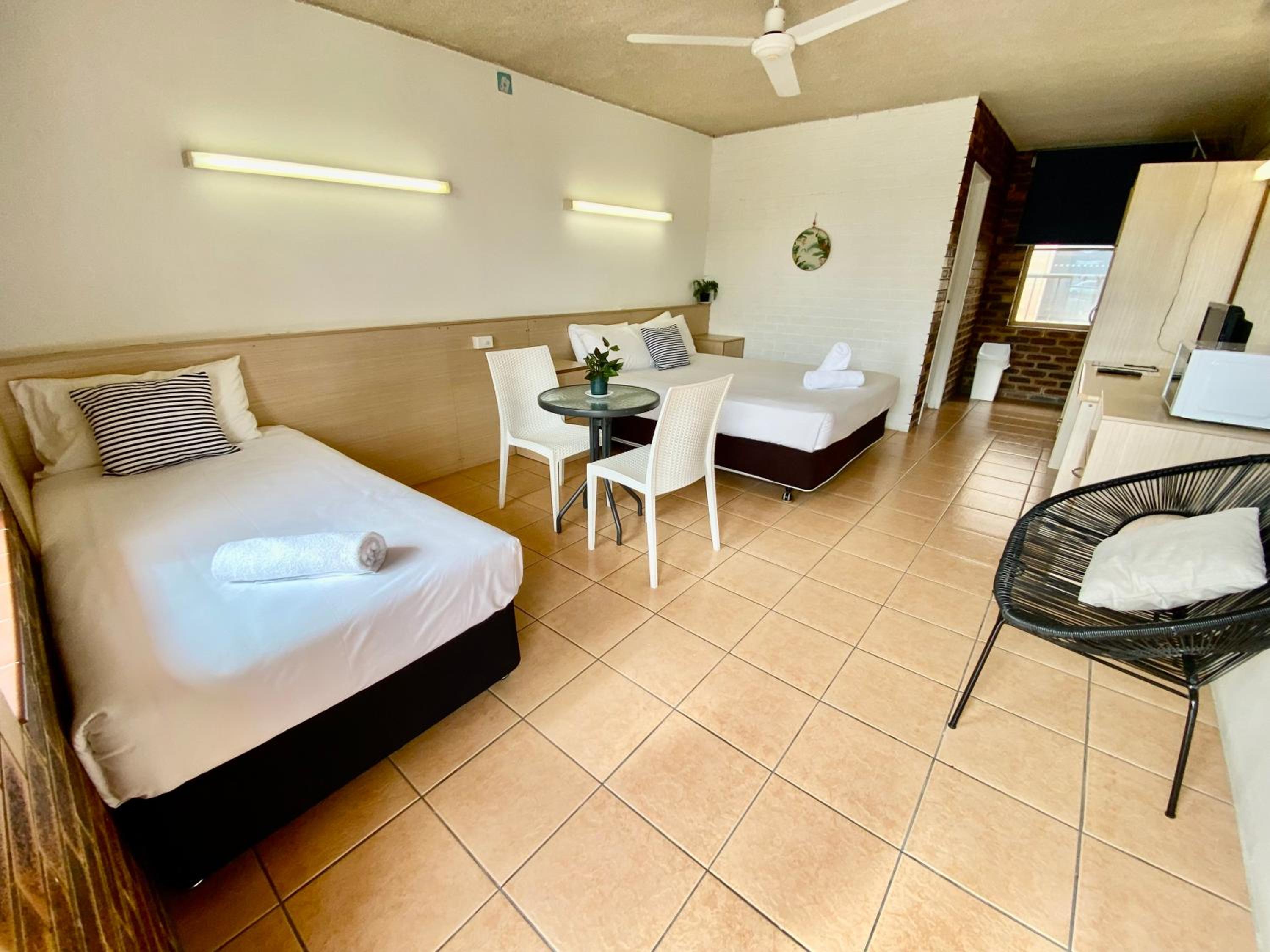 Triple Room - Photo 12