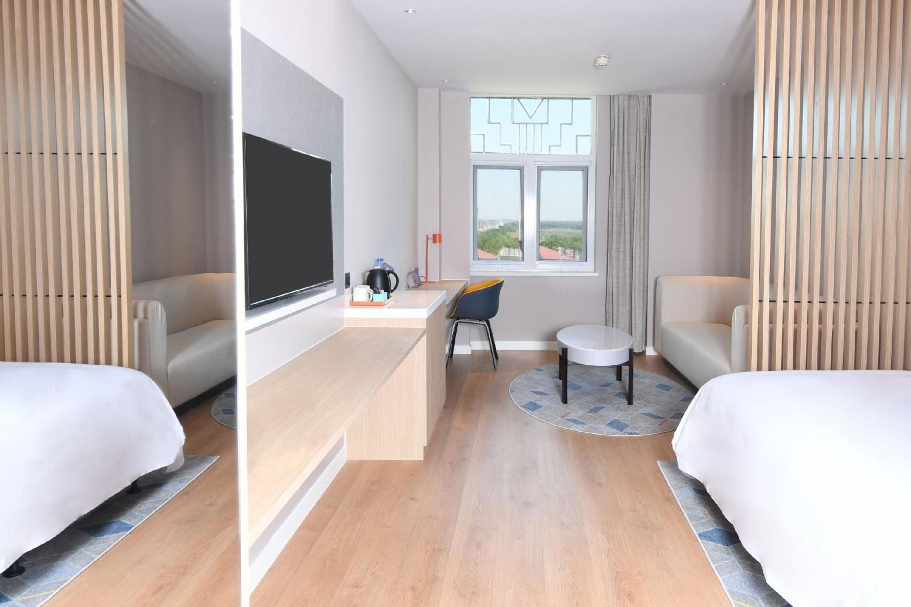 Standard King Room with City View - Kids Theme