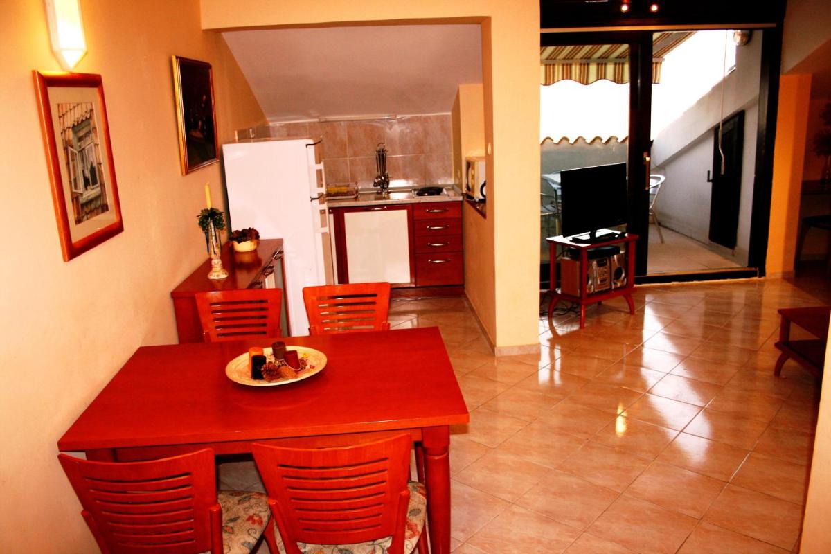 One-Bedroom Apartment with Terrace and Sea View photo 1
