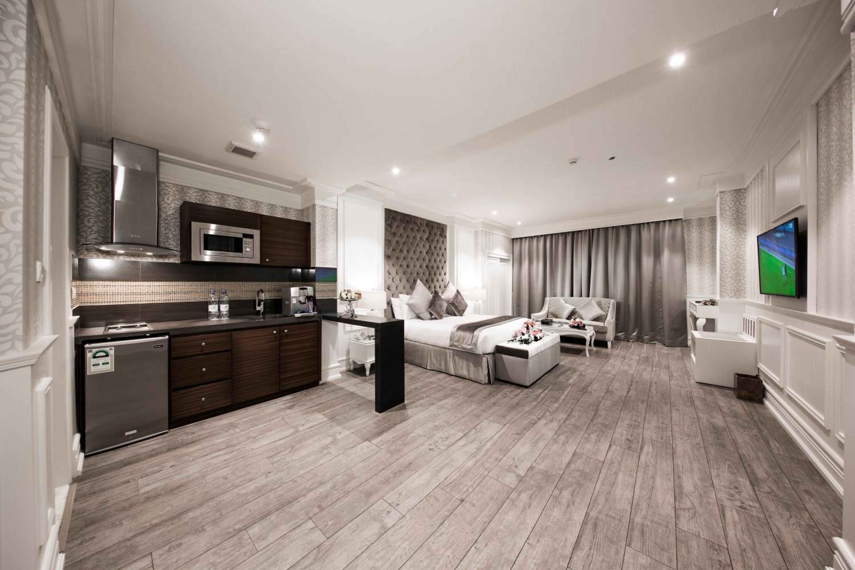 Executive Suite with Balcony photo 3