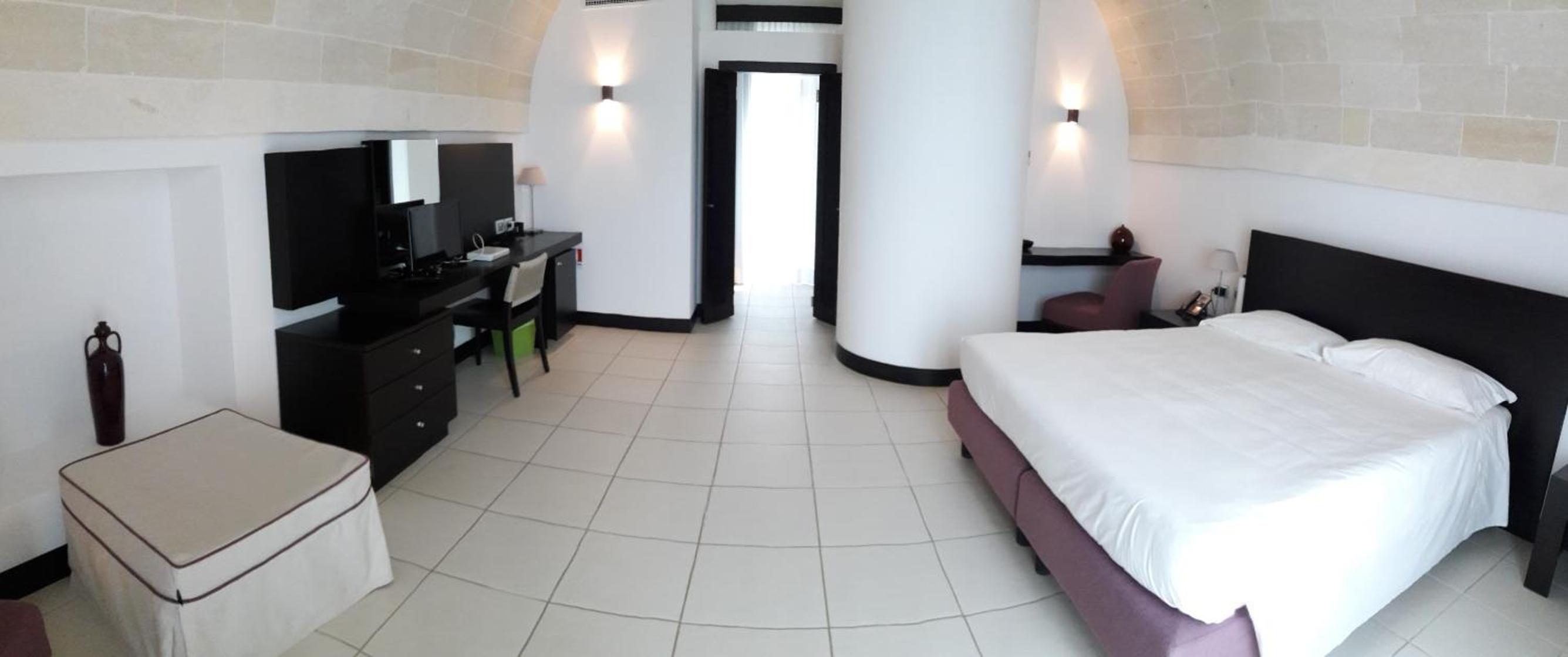 Deluxe King Room photo 2