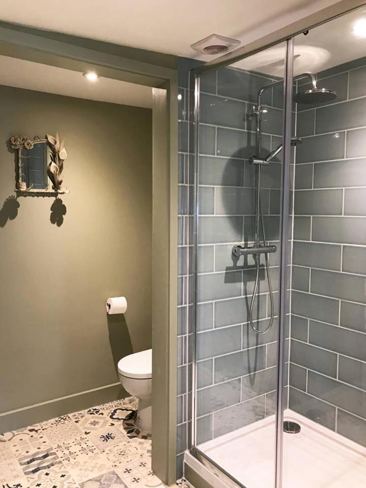 Deluxe Double Room with Shower - Photo 4
