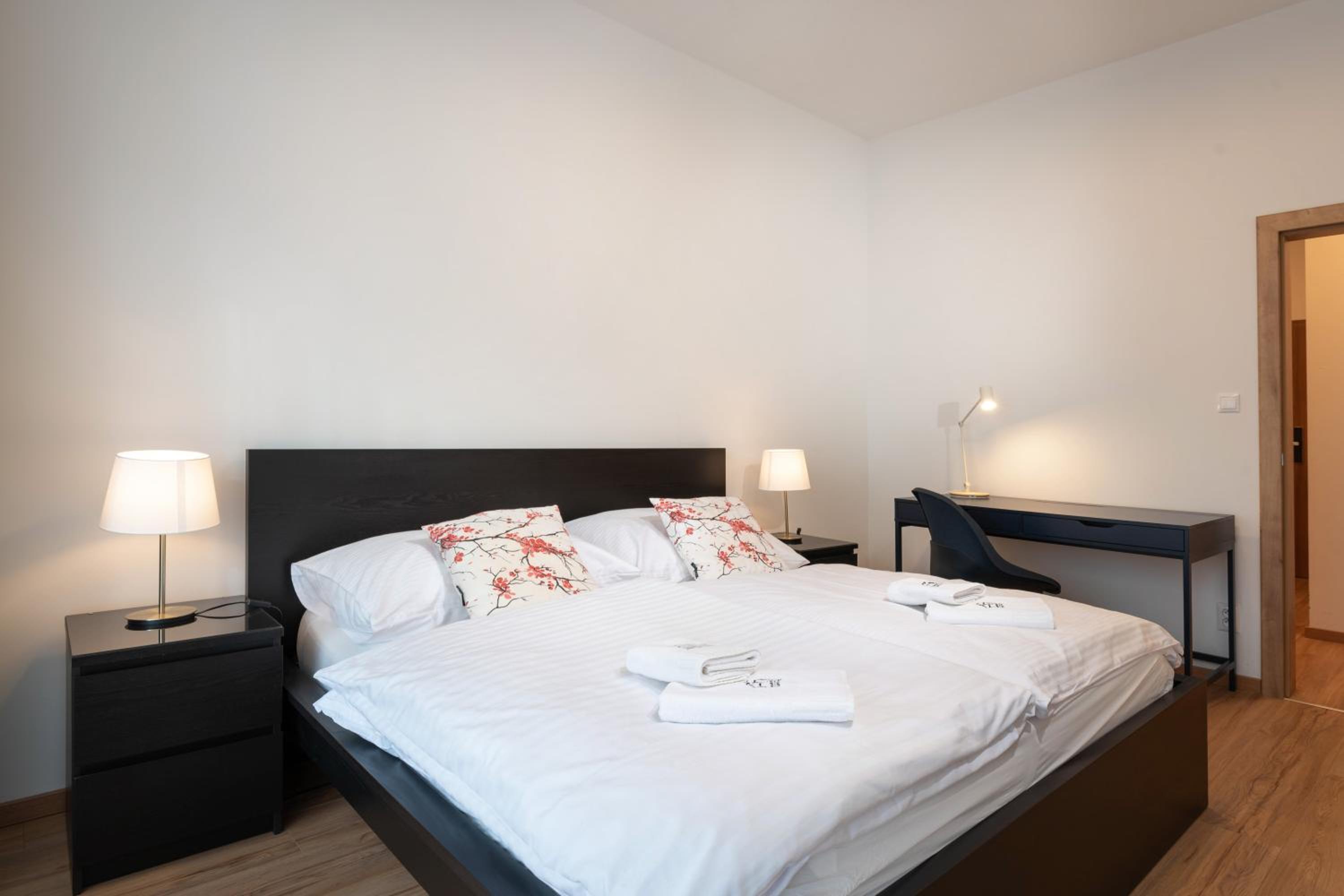 Two-Bedroom Apartment (HR2 - C104) - Photo 2