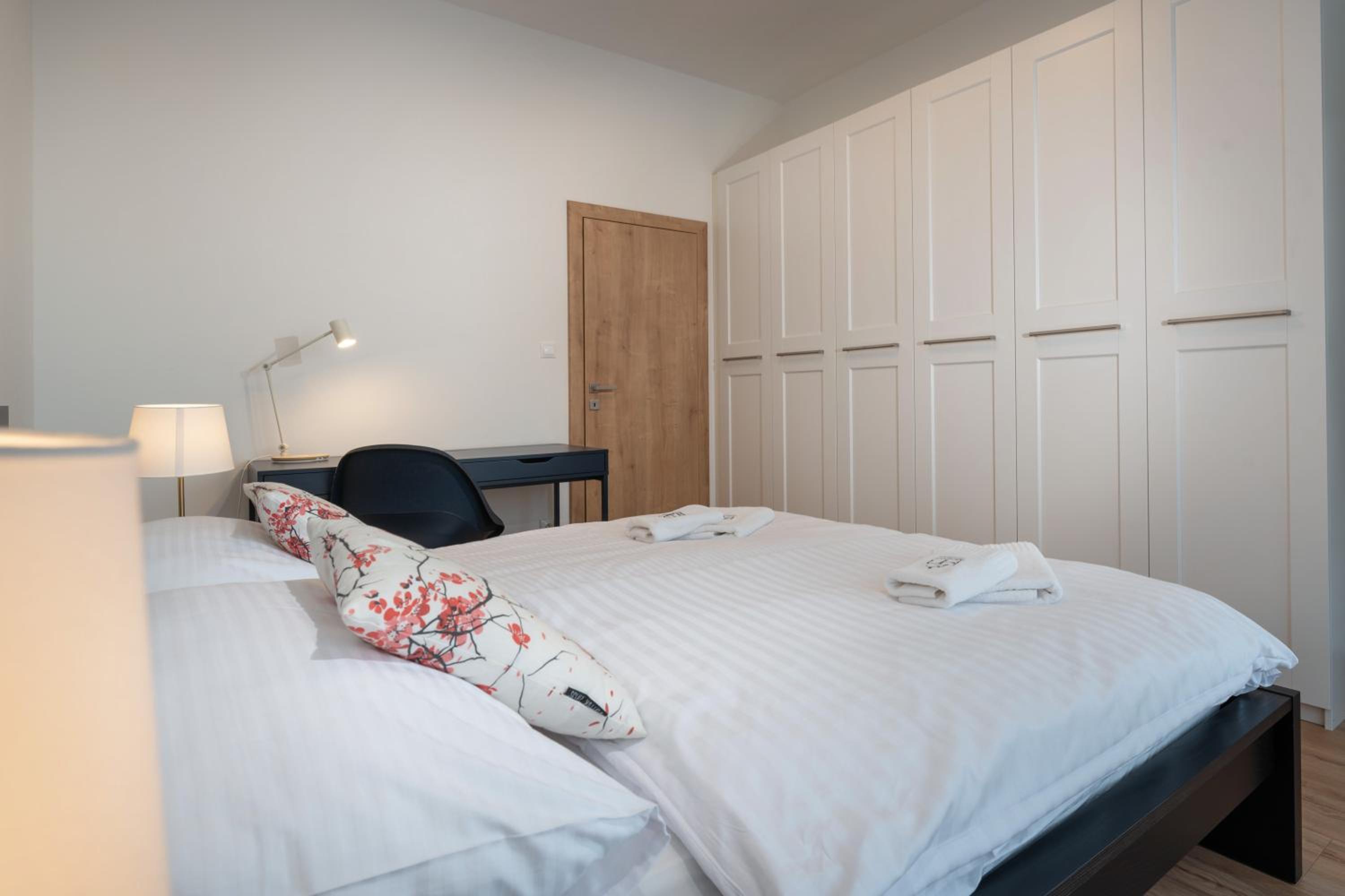 Two-Bedroom Apartment (HR2 - C104) - Photo 9