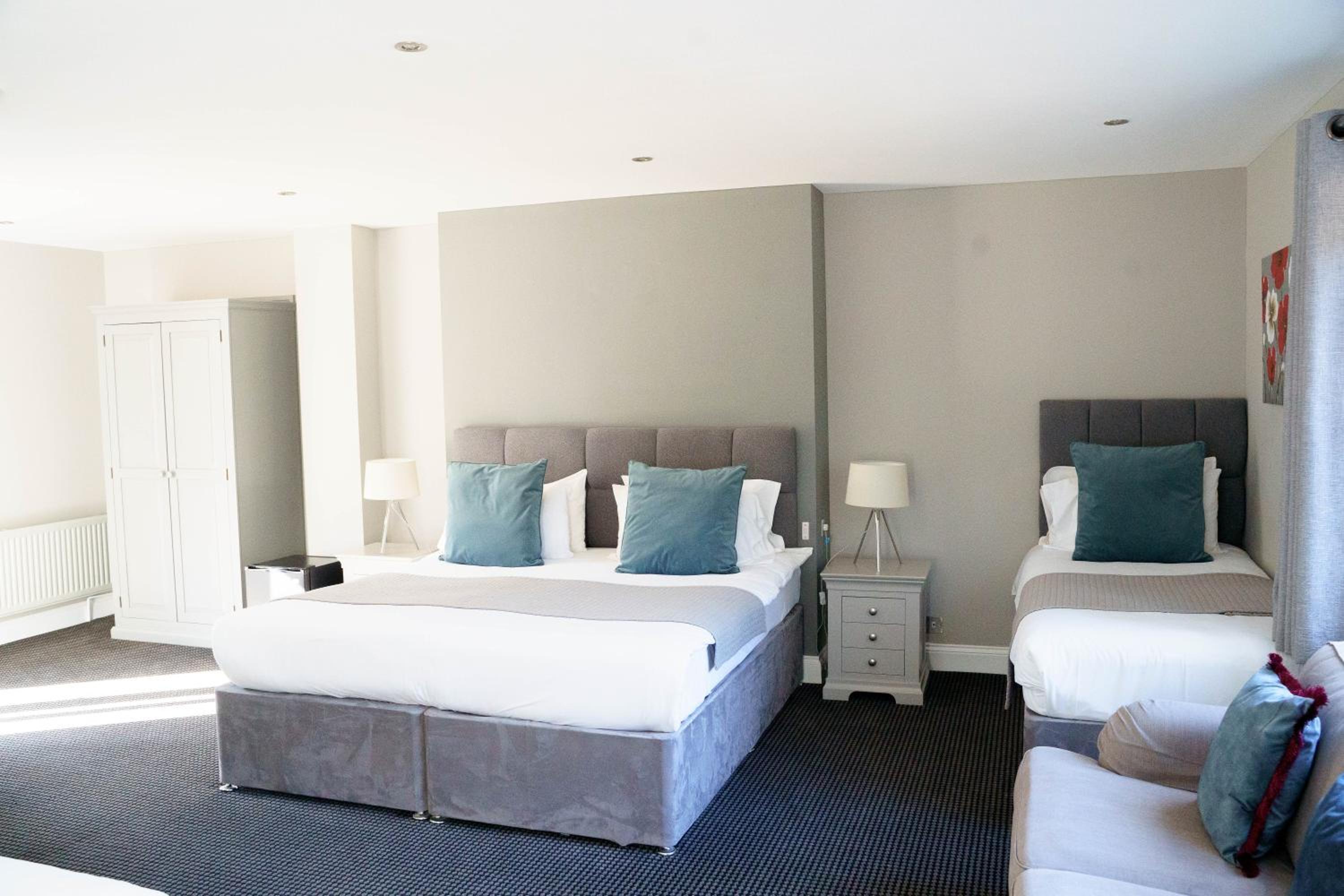 Double/Twin Room with ensuite Bathroom