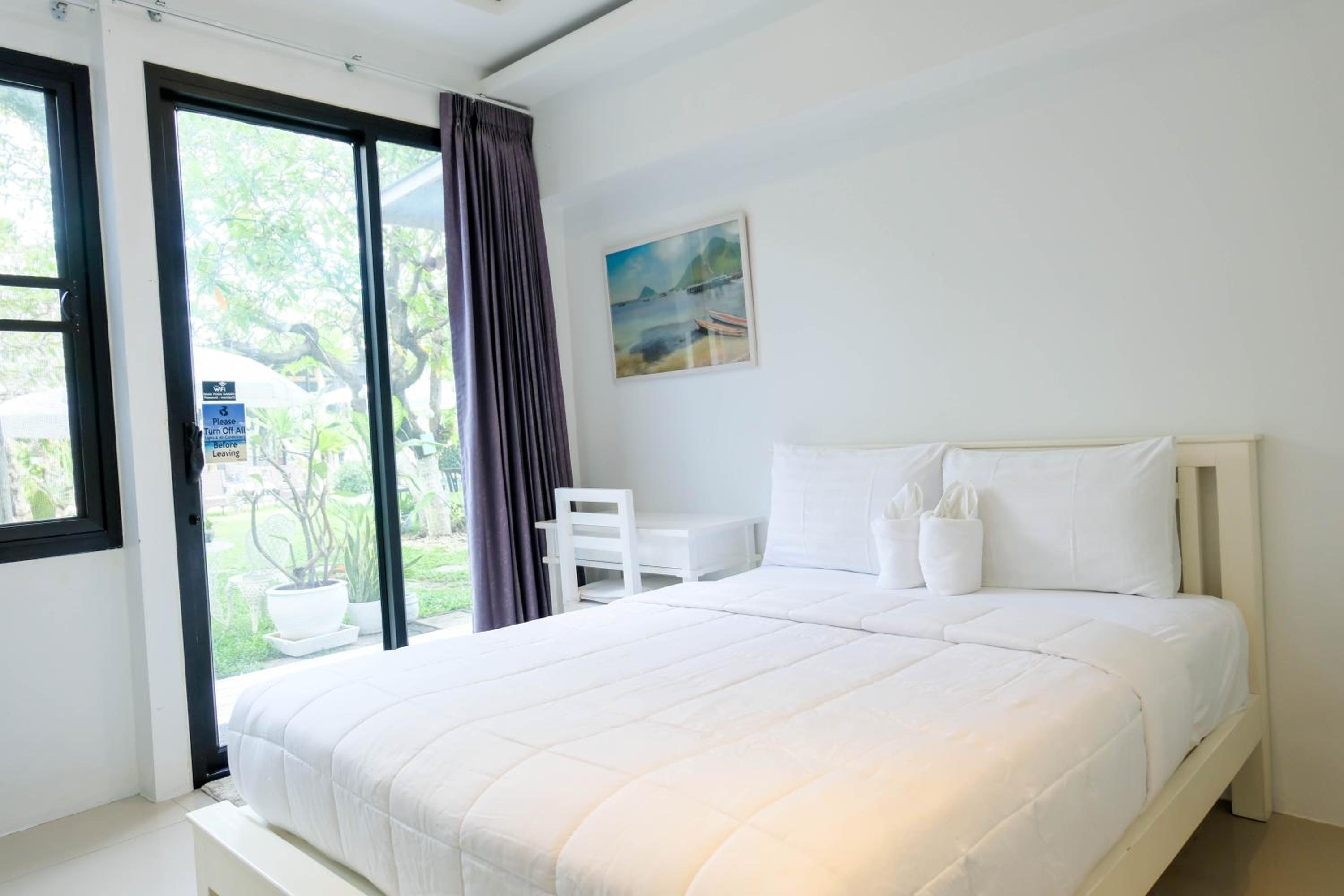 Queen Room with Garden View - Photo 1