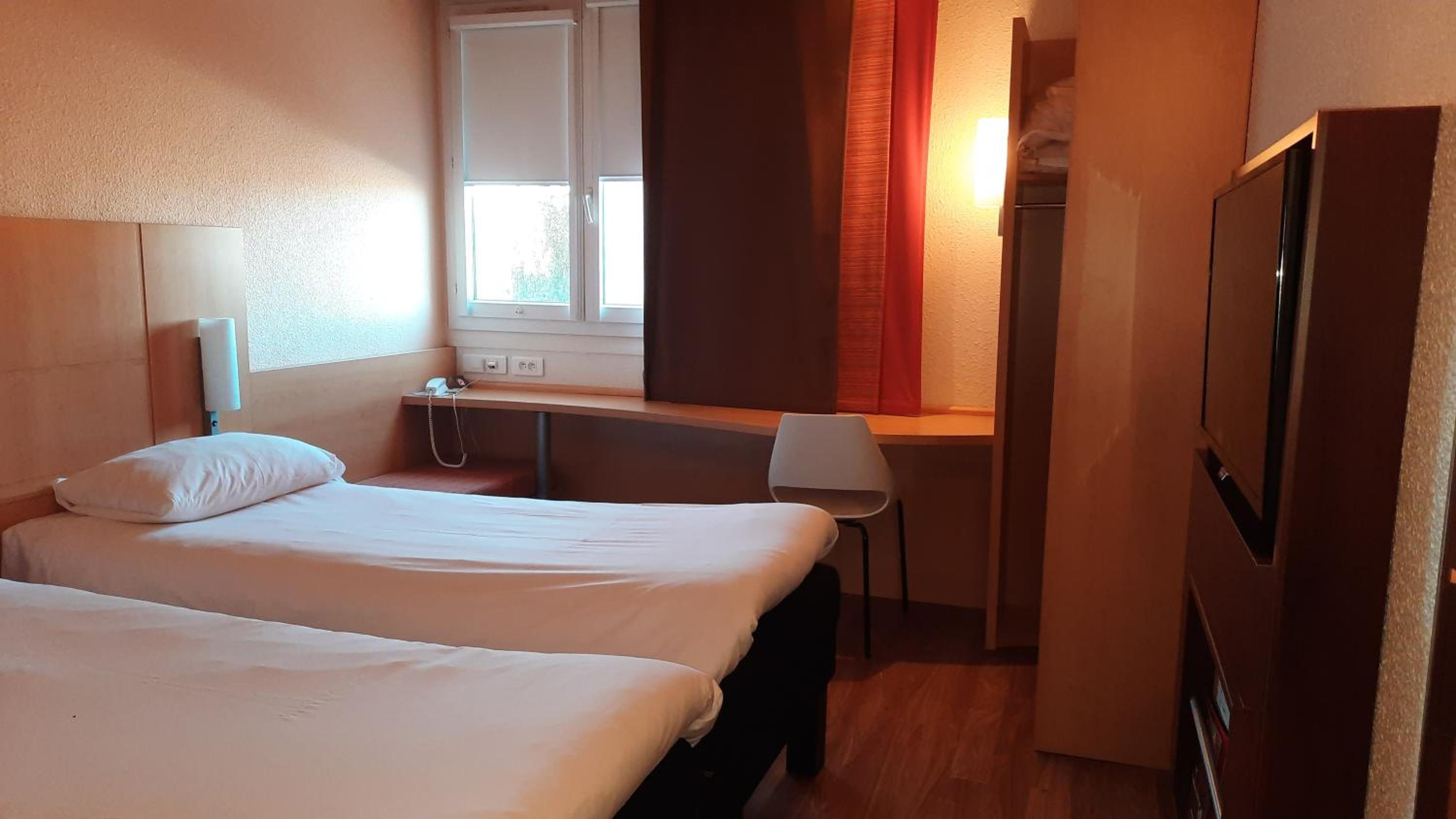 Standard Room with Two Single Beds photo 3