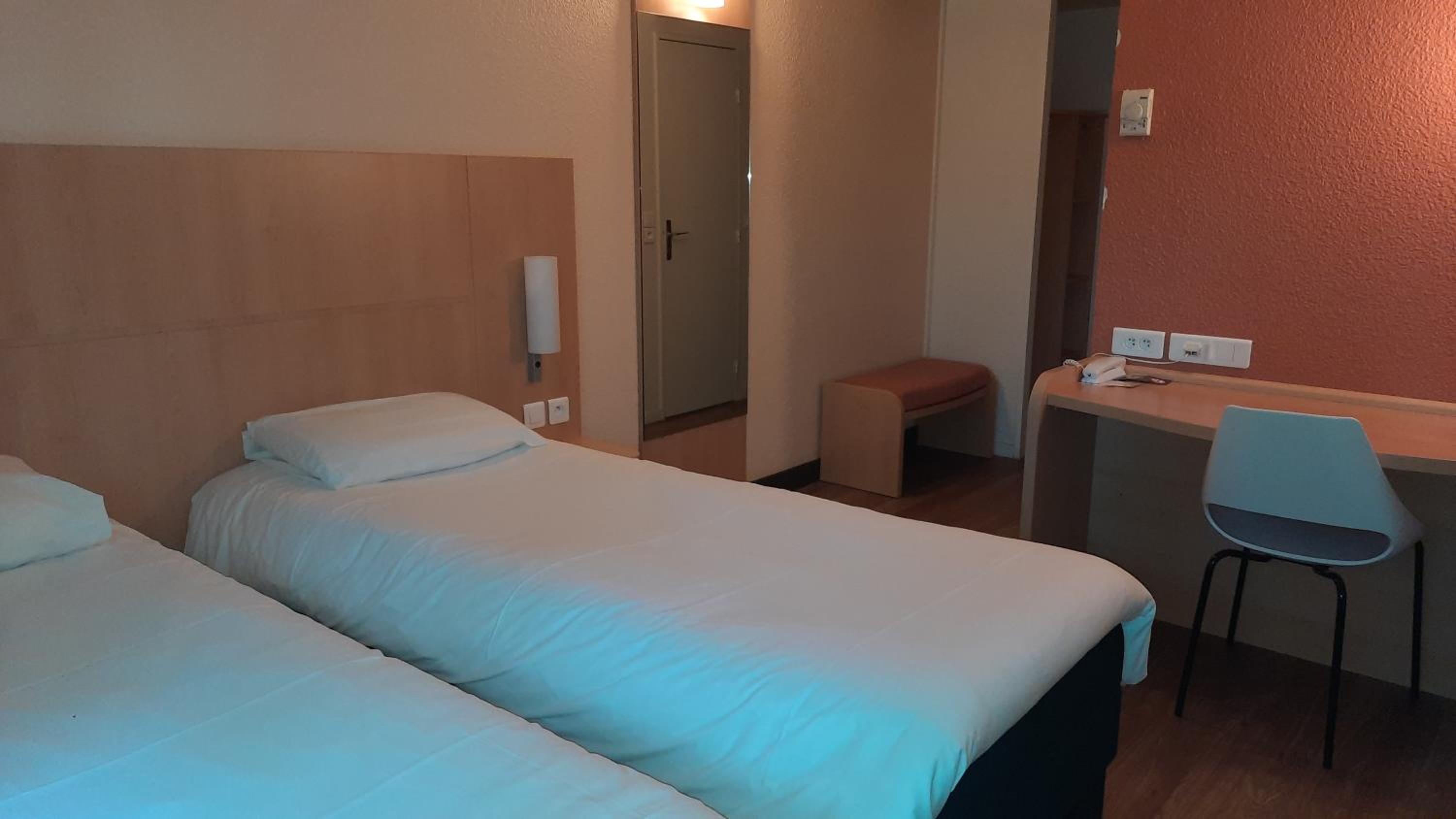 Standard Room with Two Single Beds photo 2