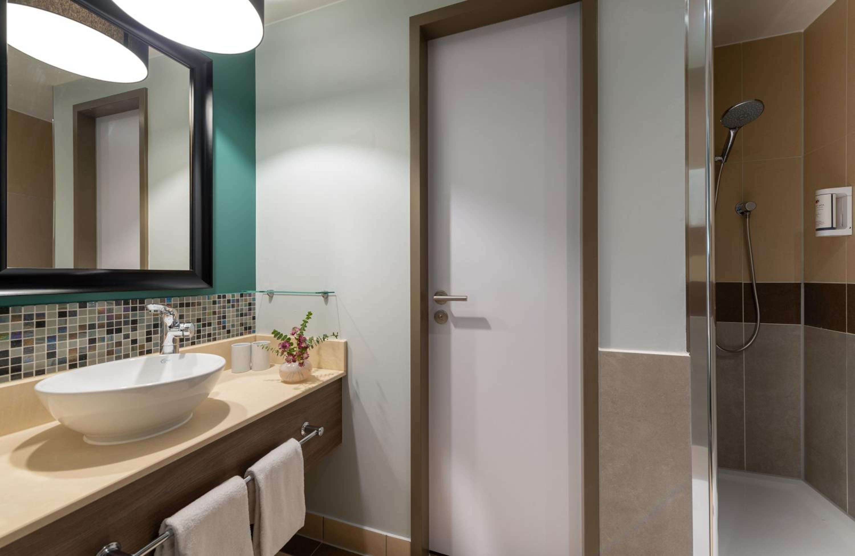 Deluxe Triple Room - Photo 7