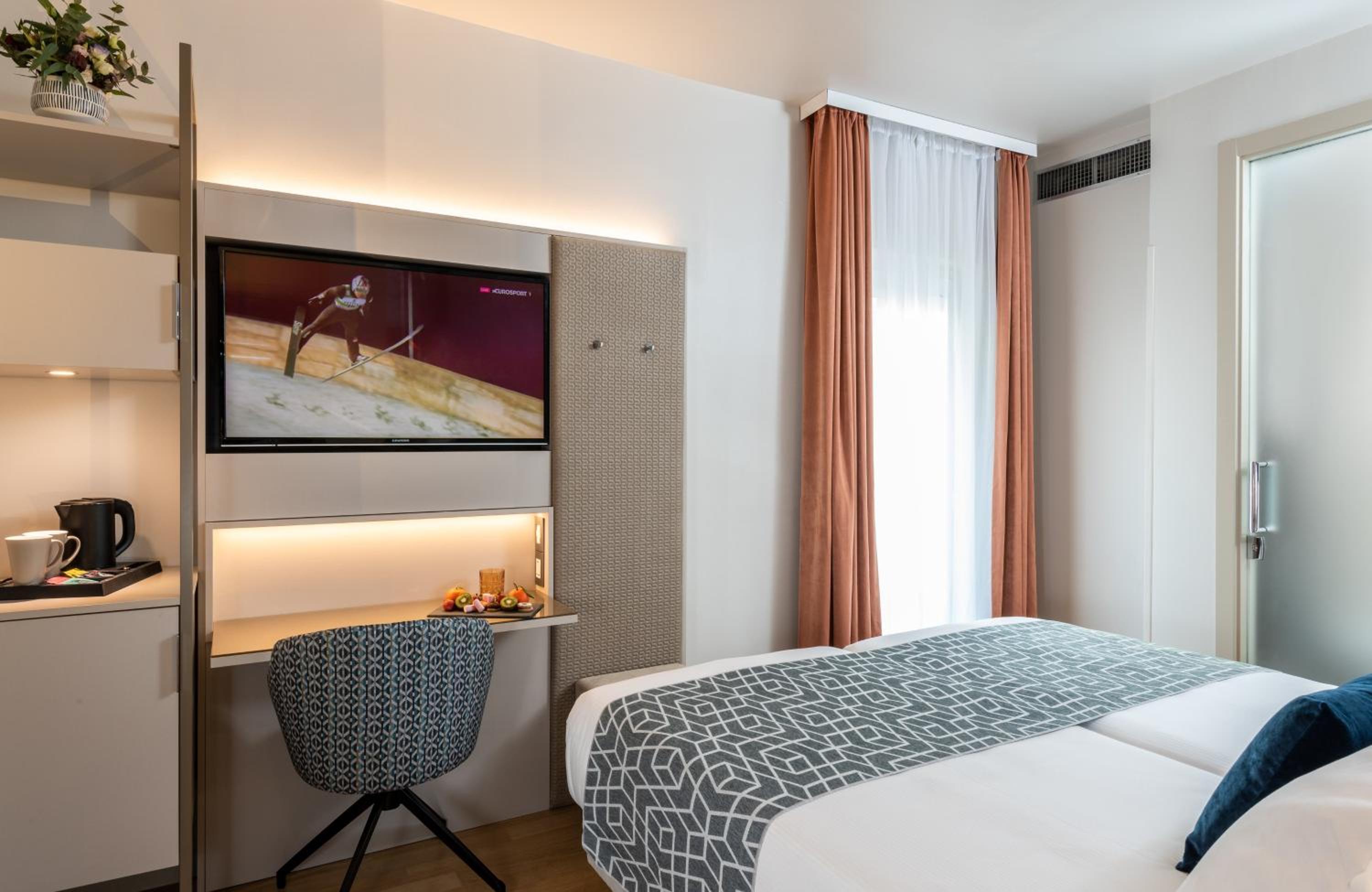Comfort Double or Twin Room thumbnail 6
