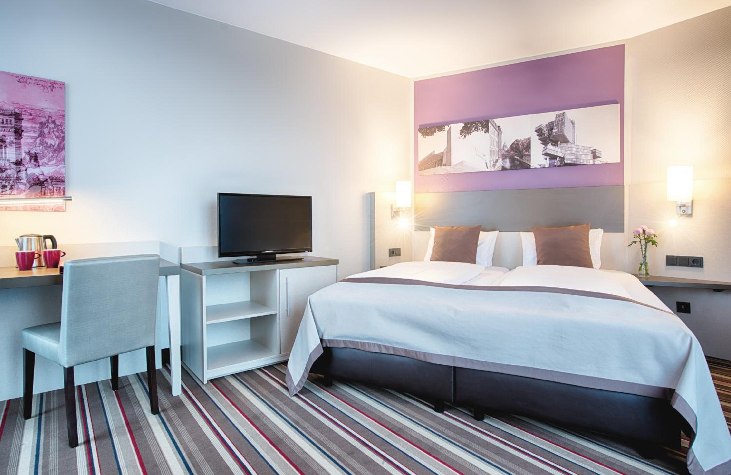 Superior Twin Room thumbnail 6