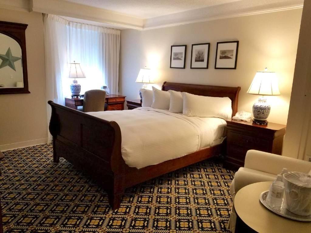 Queen Room - Disability Access photo 1
