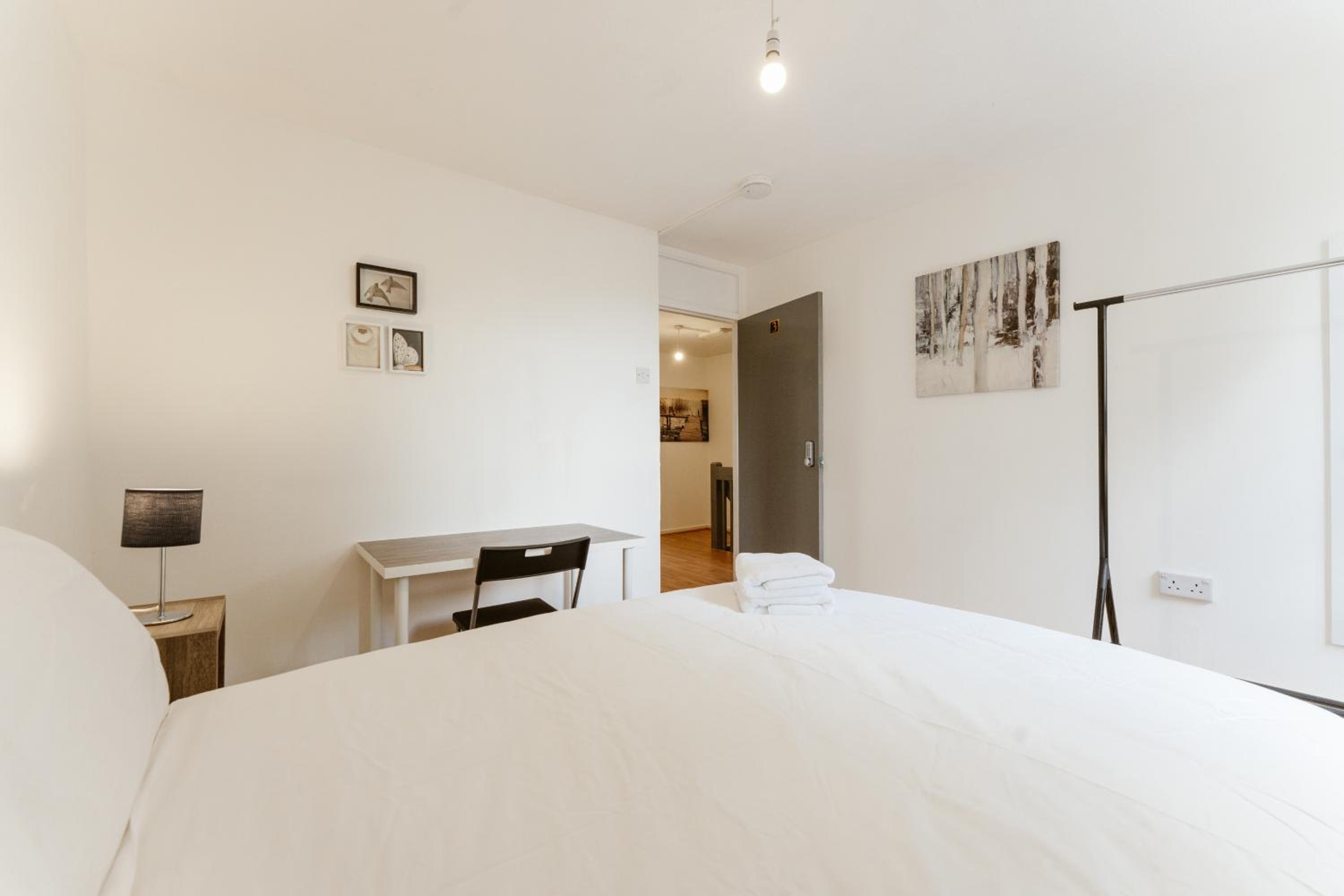 Double Room with Shared Bathroom photo 2