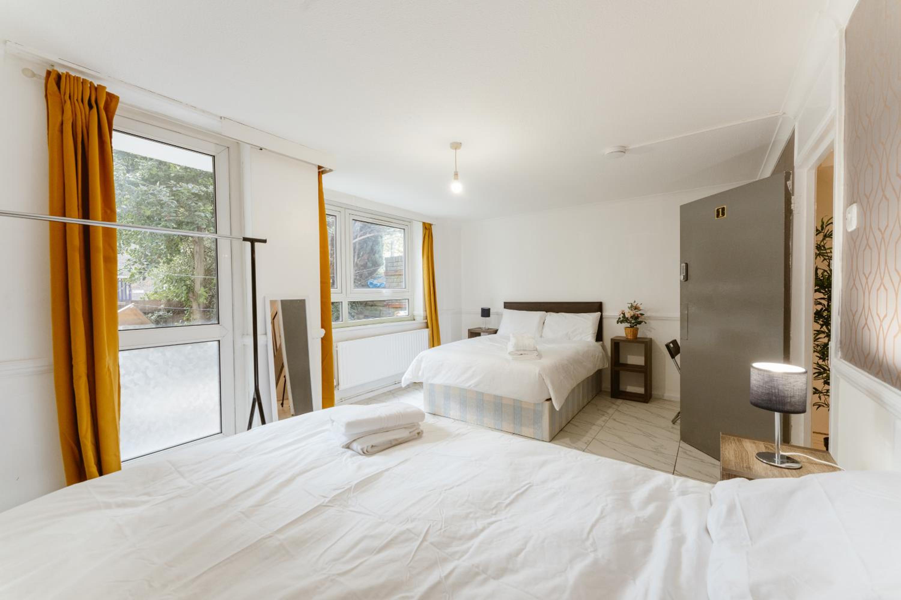 Double Room with Shared Bathroom photo 1
