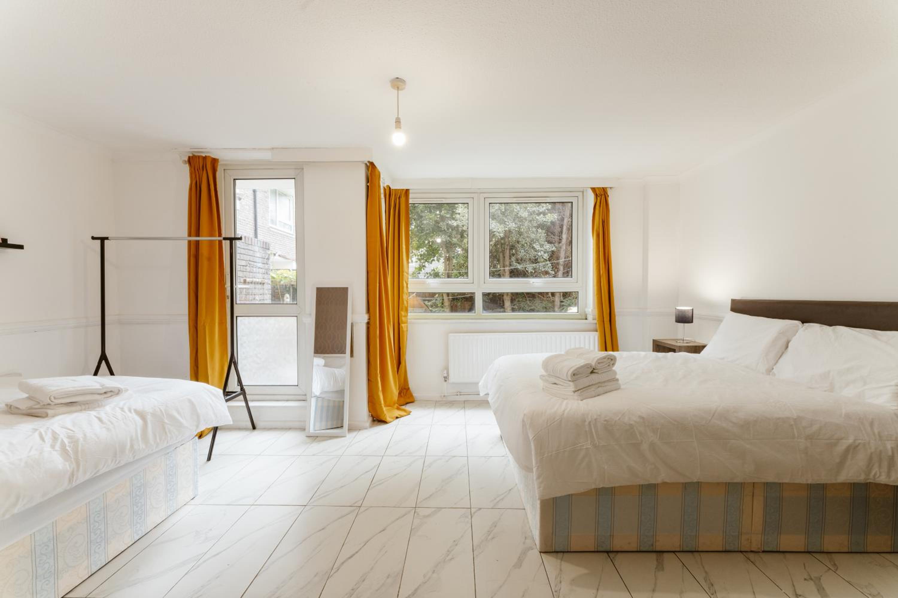 Double Room with Shared Bathroom photo 3