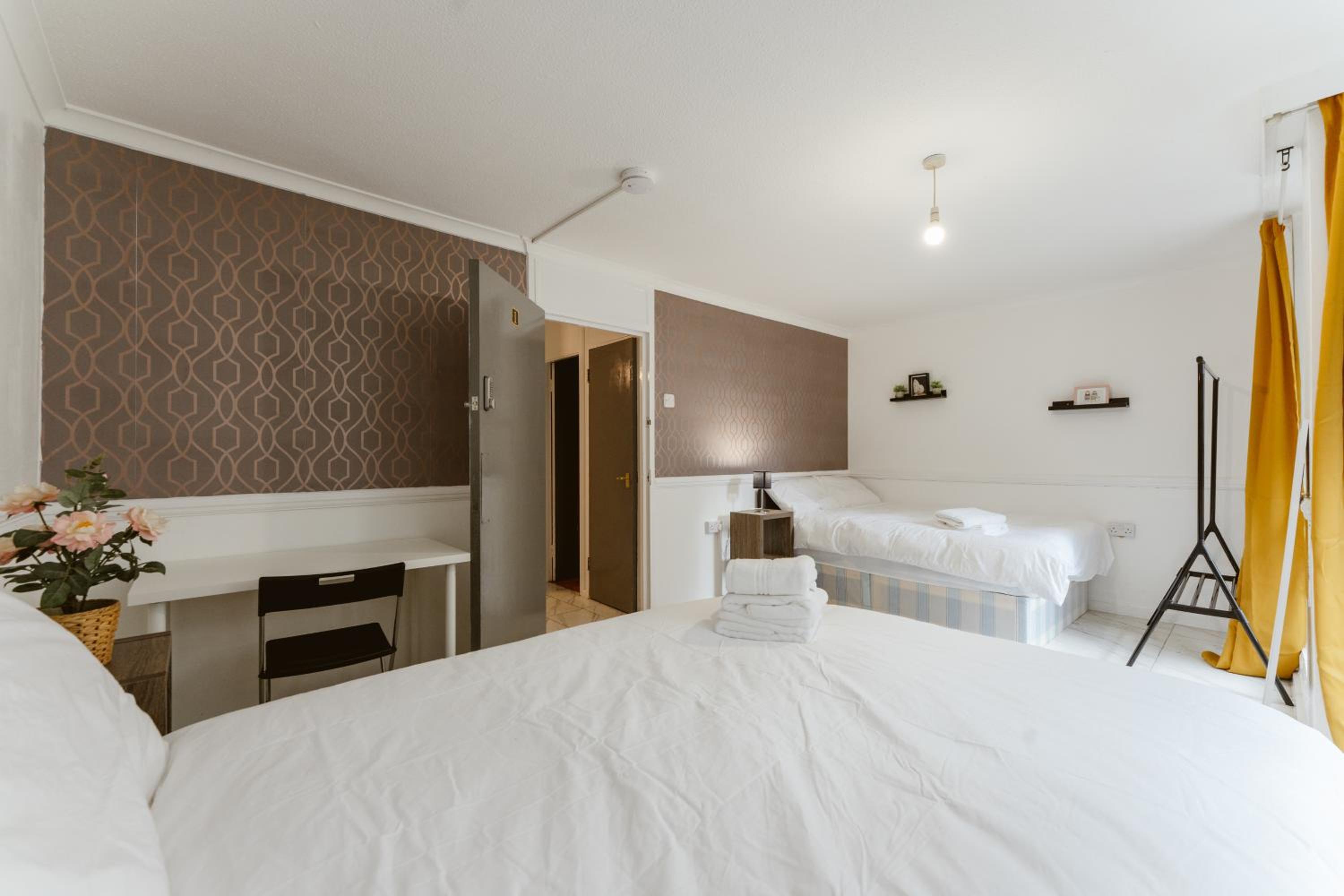 Double Room with Shared Bathroom photo 2