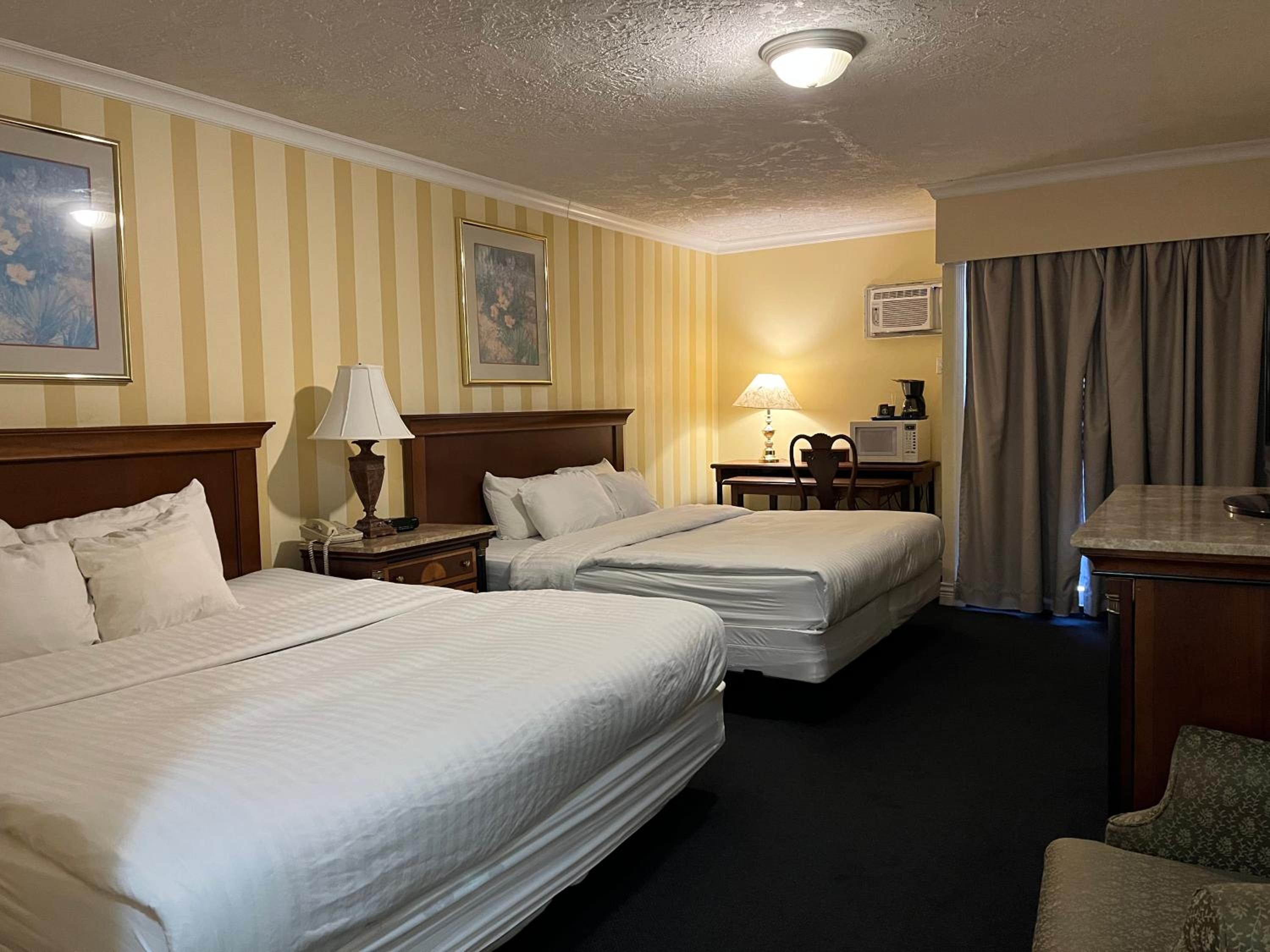 King Room with Two King Beds - Photo 10