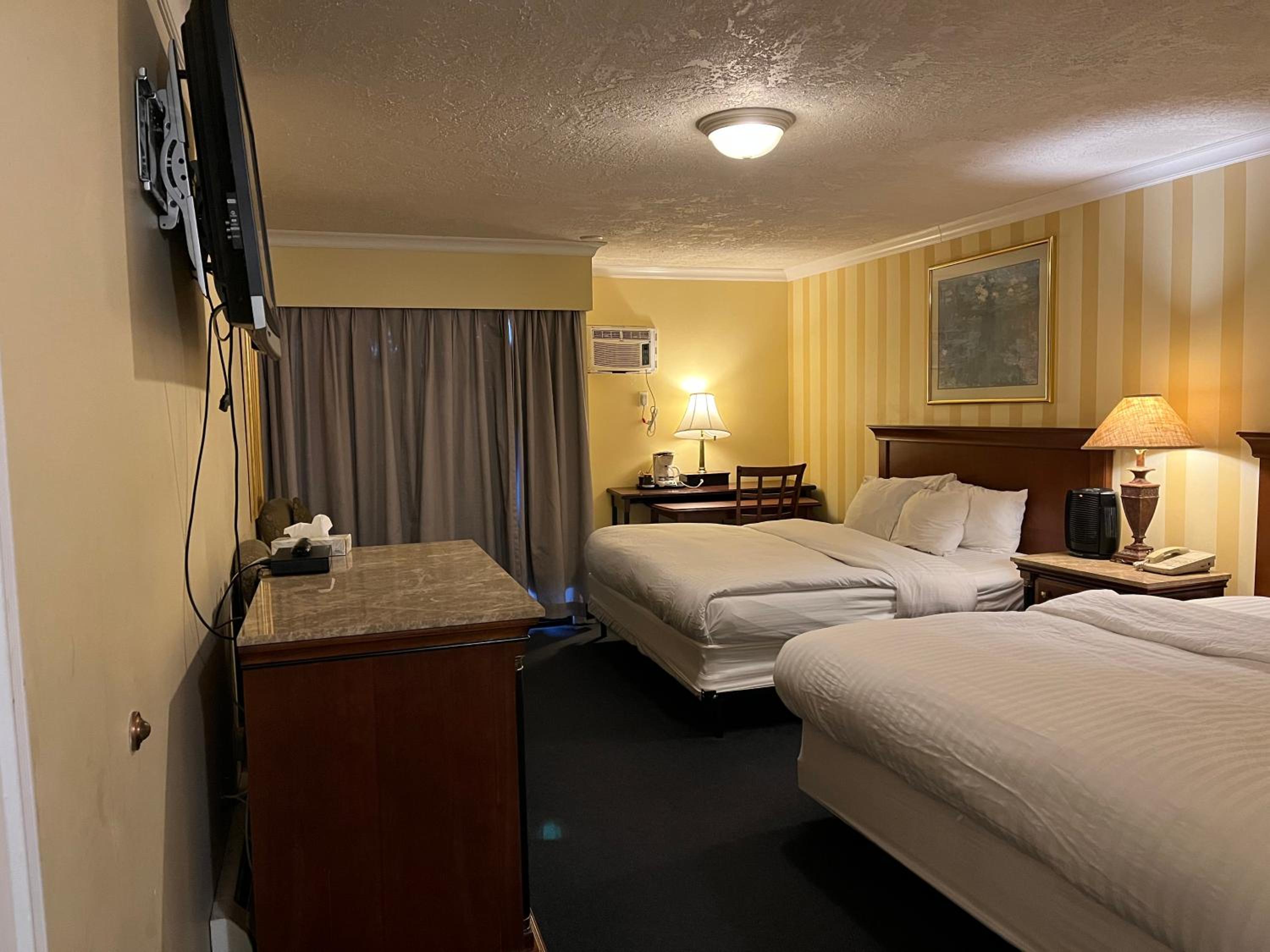King Room with Two King Beds - Photo 1