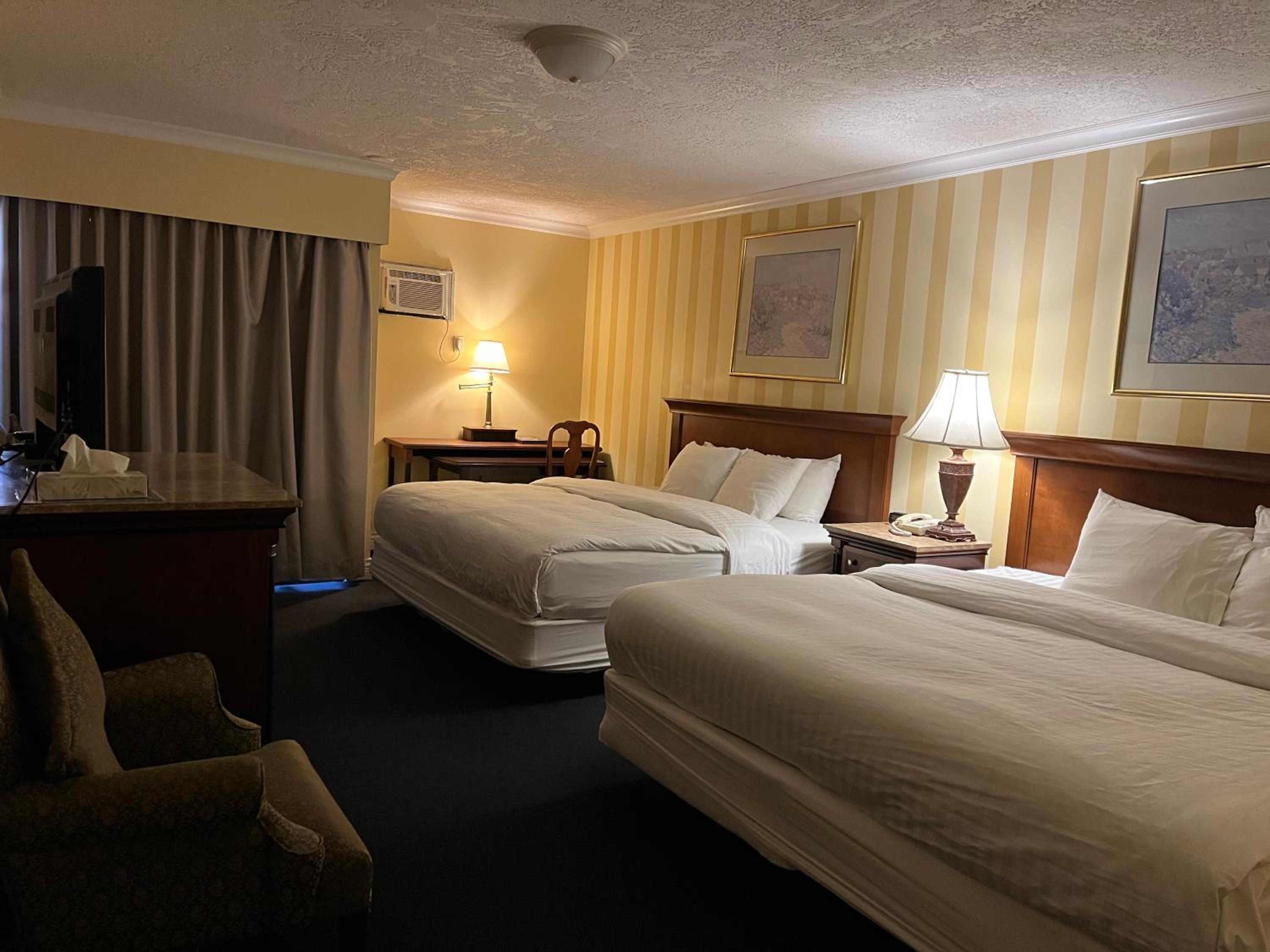 King Room with Two King Beds - Photo 5