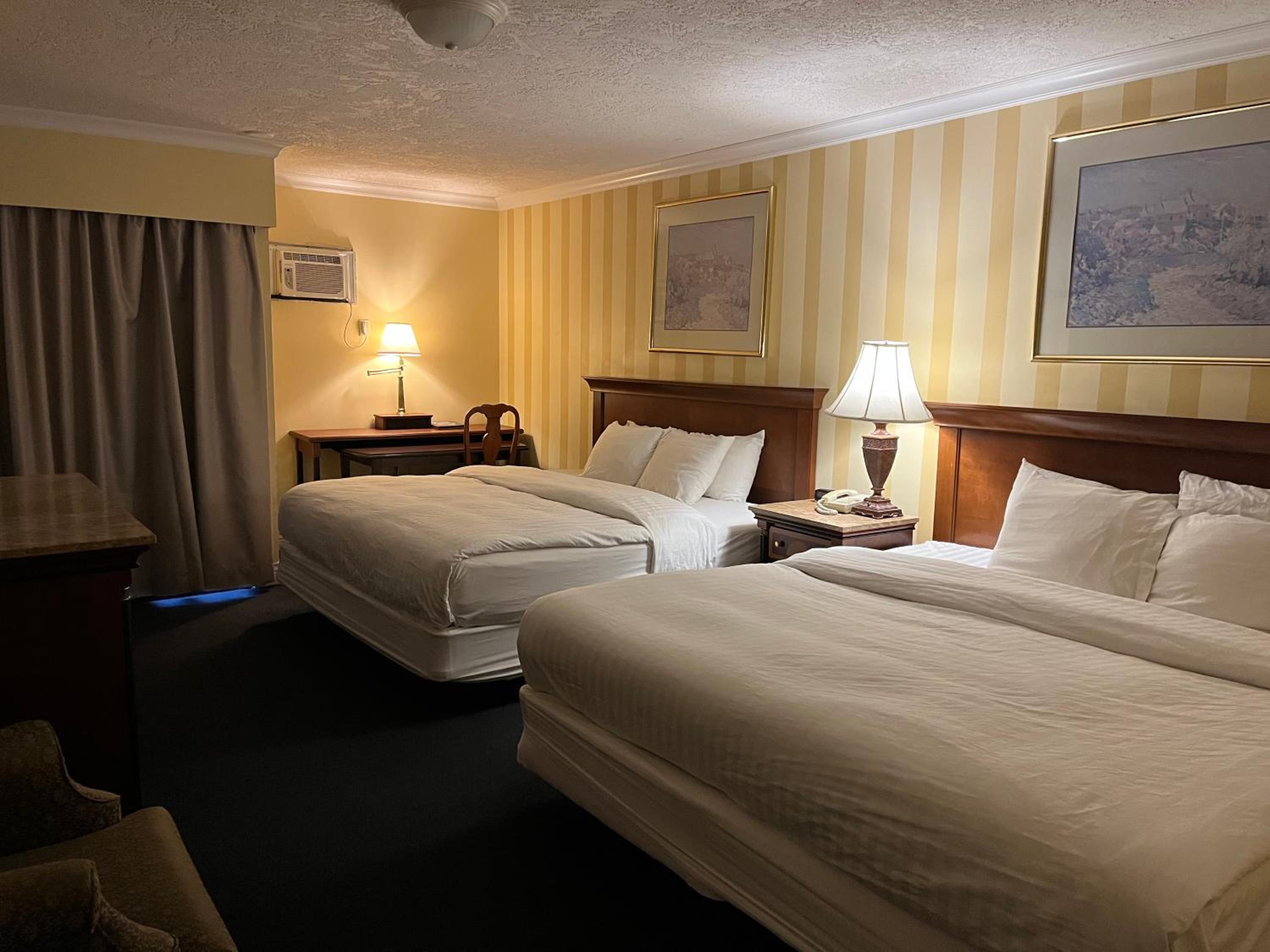 King Room with Two King Beds - Photo 4