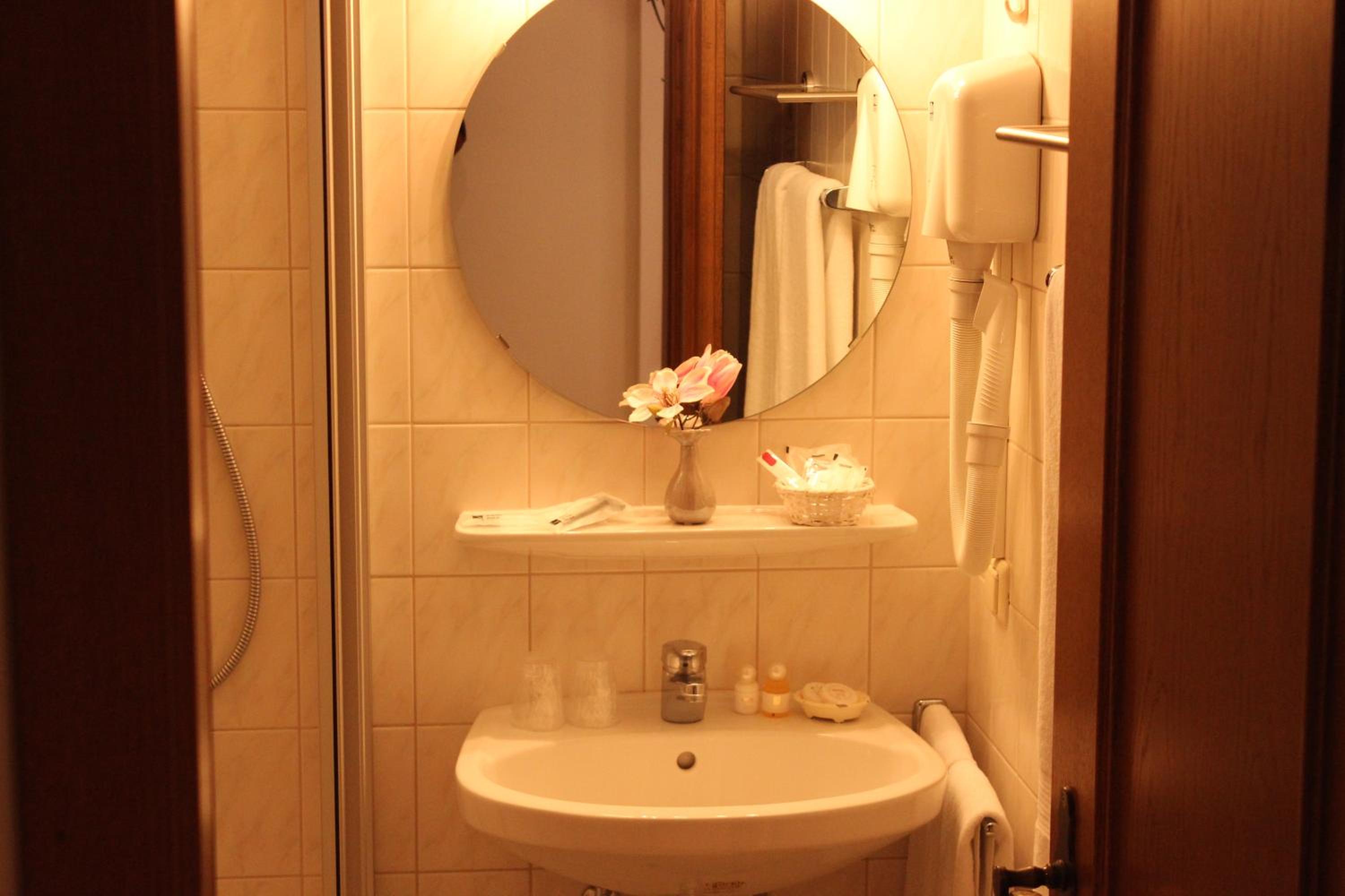 Double Room 7 photo 3