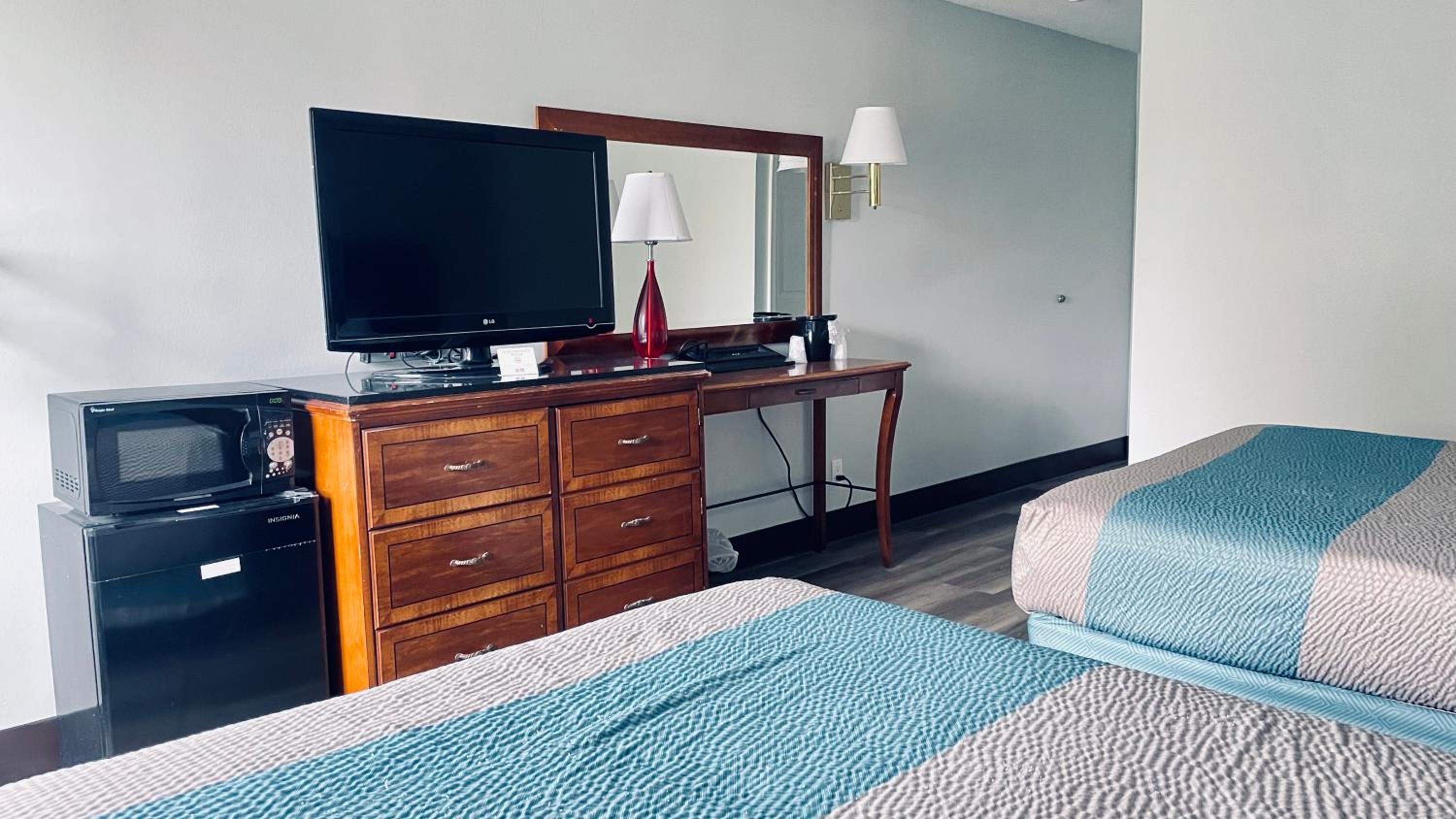Quadruple Room - Disability Access - Non-Smoking - Photo 4