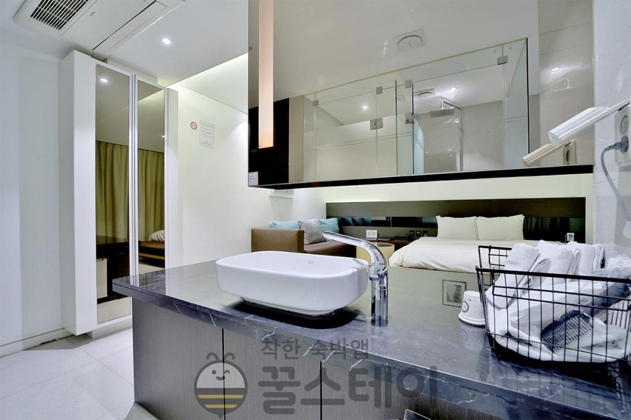 Large Double Room photo 1