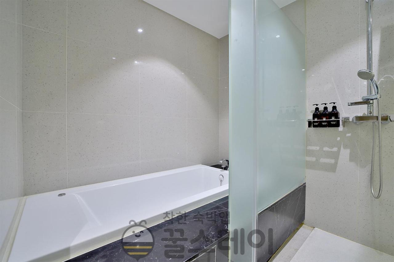 Large Double Room photo 3