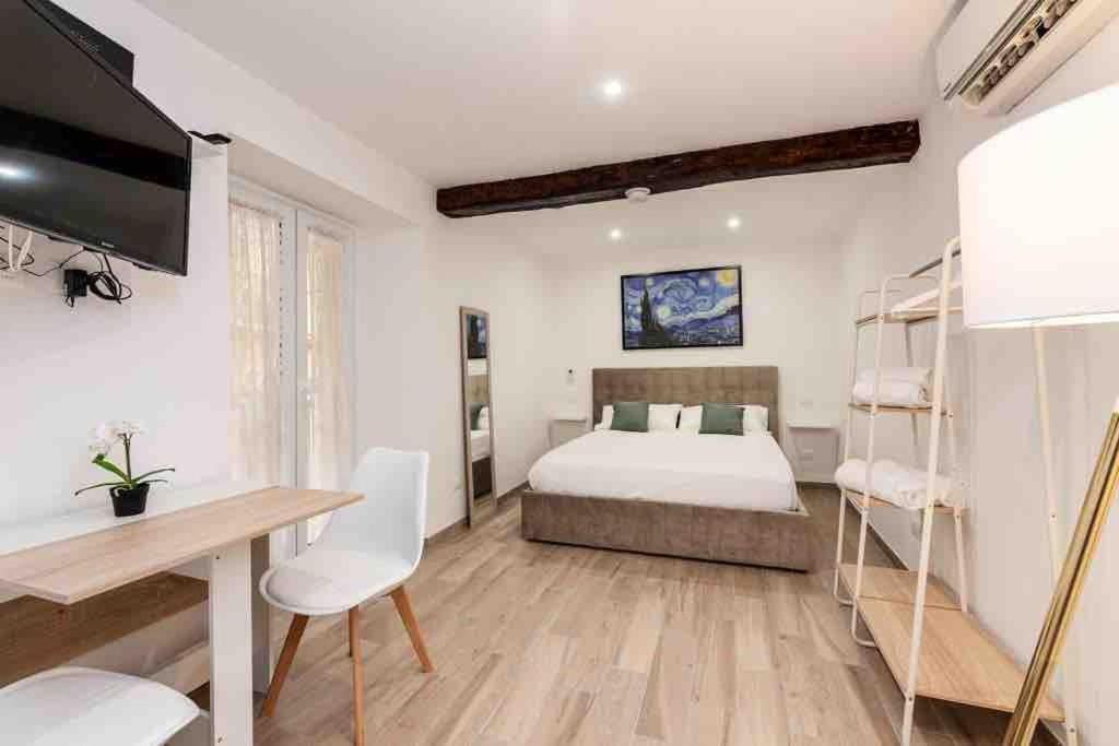 One-Bedroom House