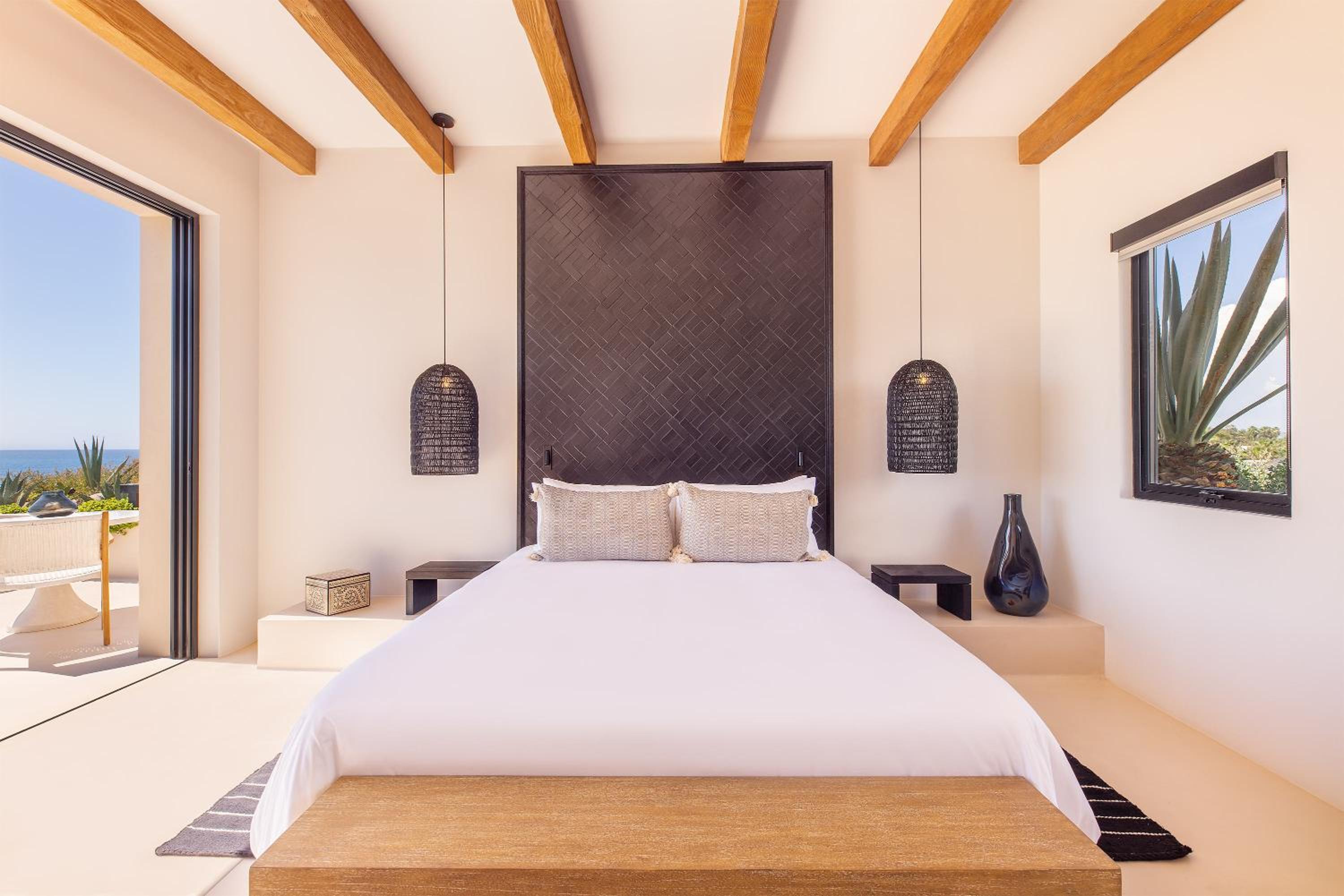 King Suite With Rooftop Deck and Panoramic Ocean View