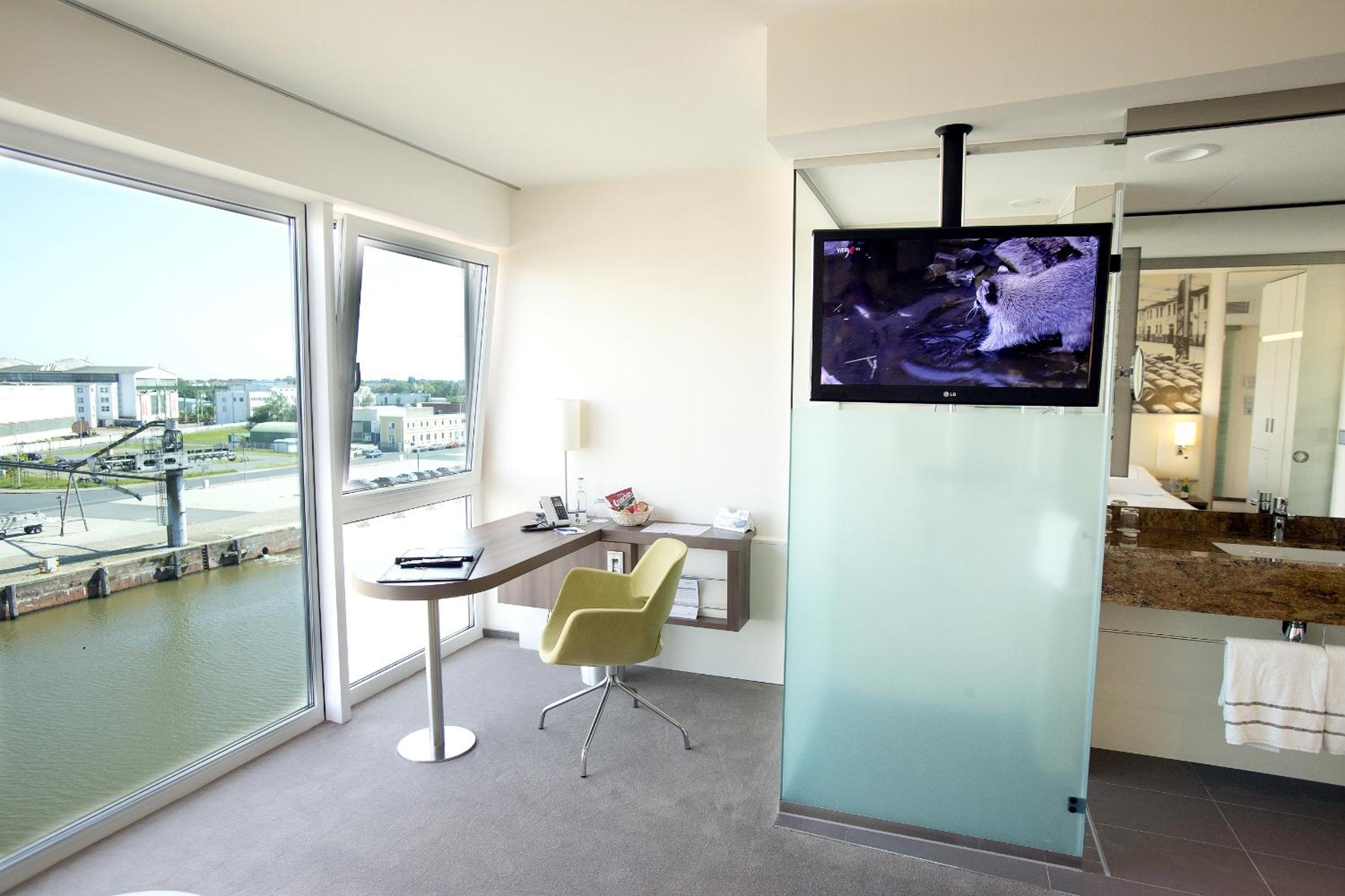 Family Queen Room with Sofa Bed and Harbor View photo 1