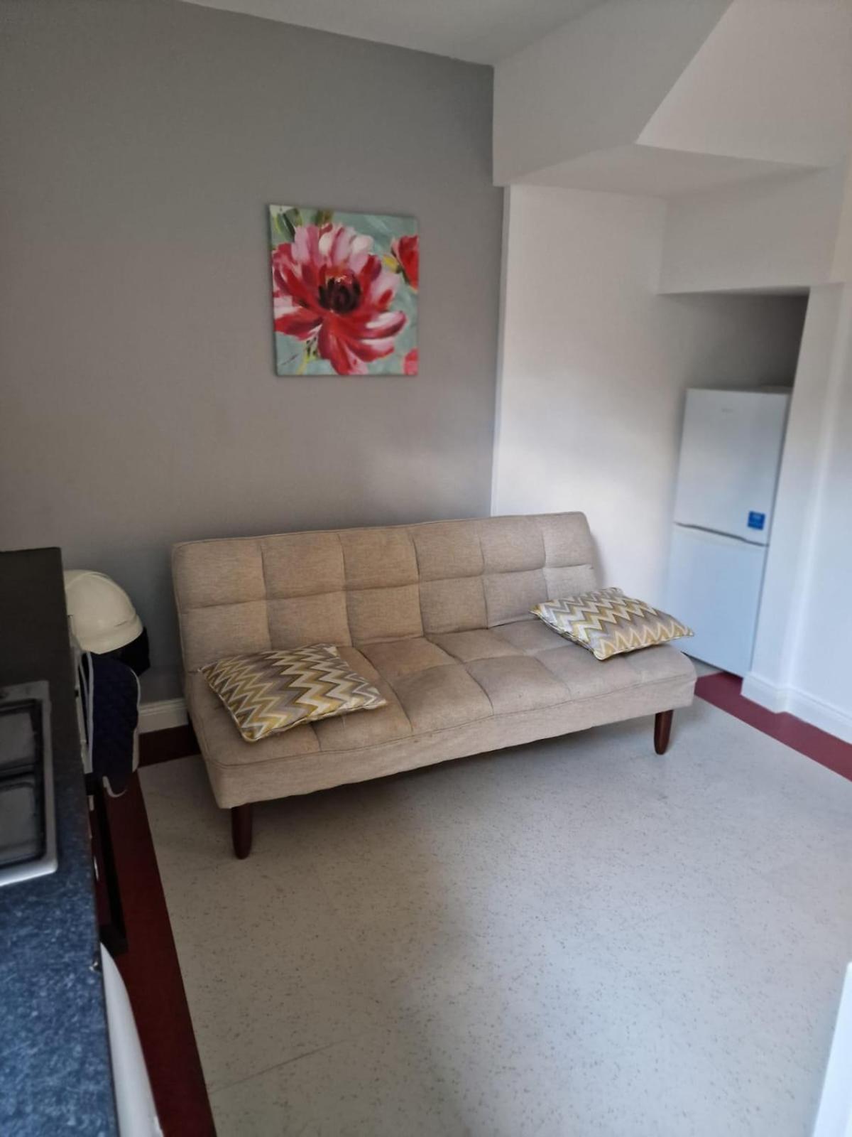 Apartment photo 2