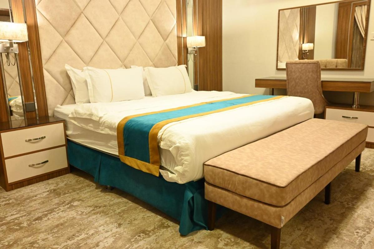 Deluxe Suite