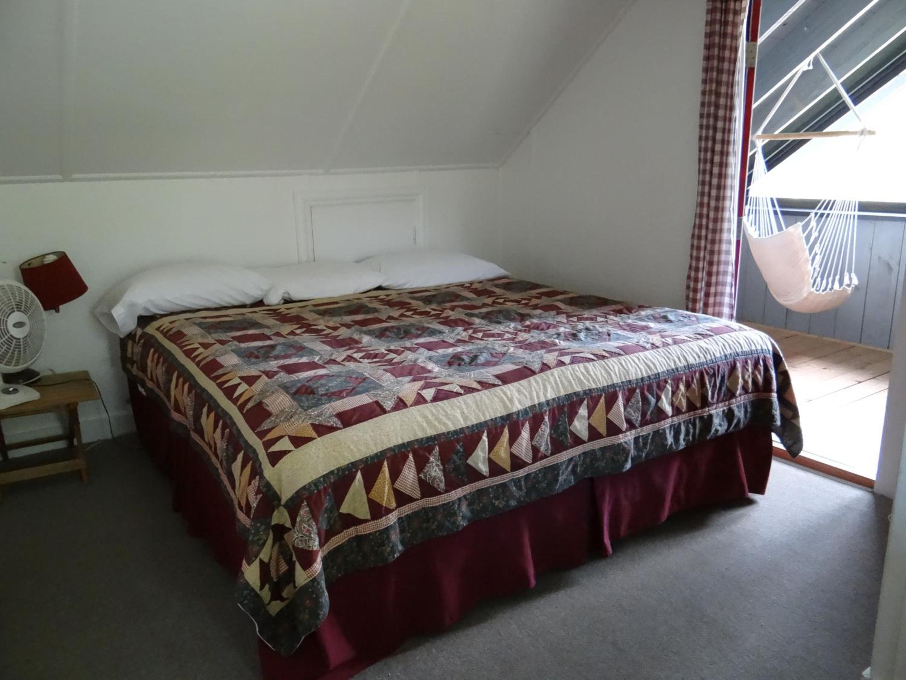 Three-Bedroom House Cabin 12 photo 3