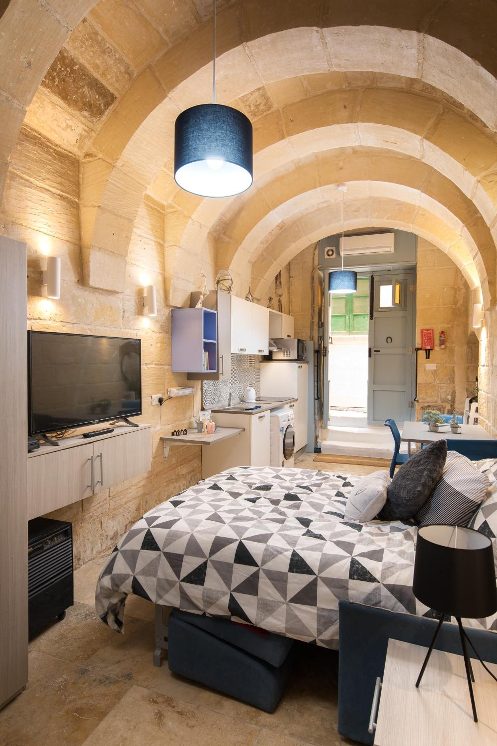 One-Bedroom House - Photo 20