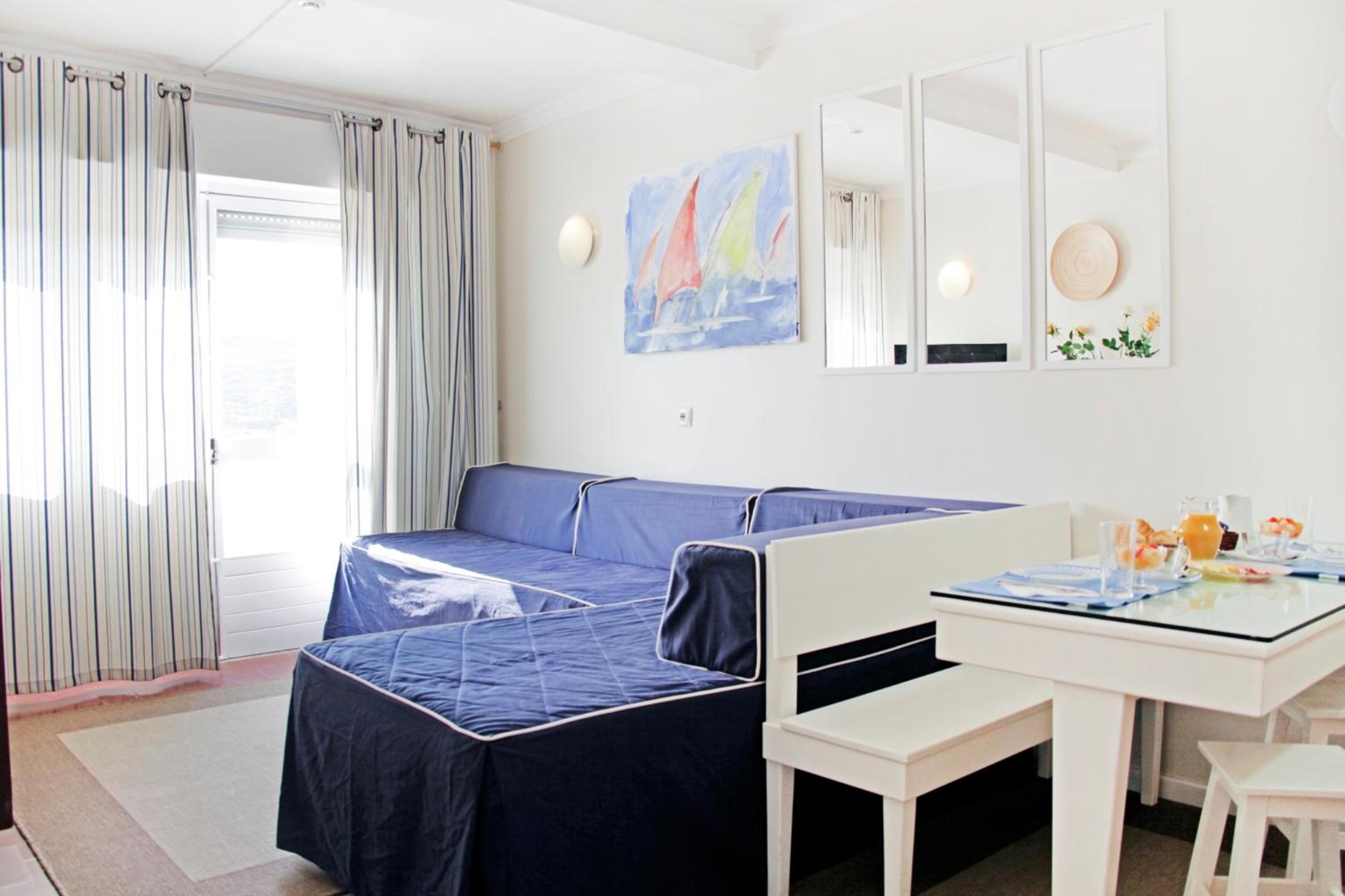 One-Bedroom Apartment with Sea View photo 3