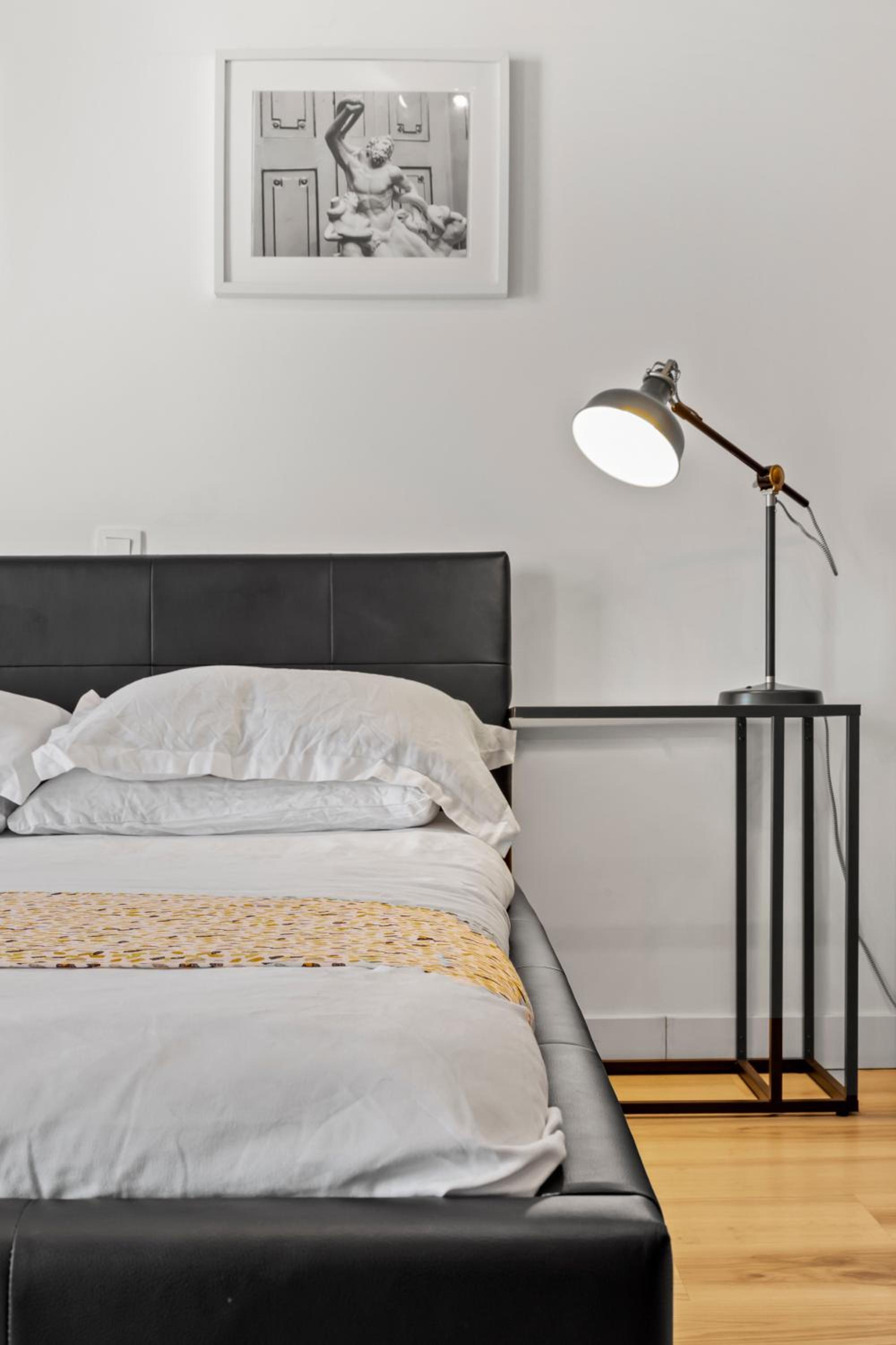 Studio Apartment - Photo 1