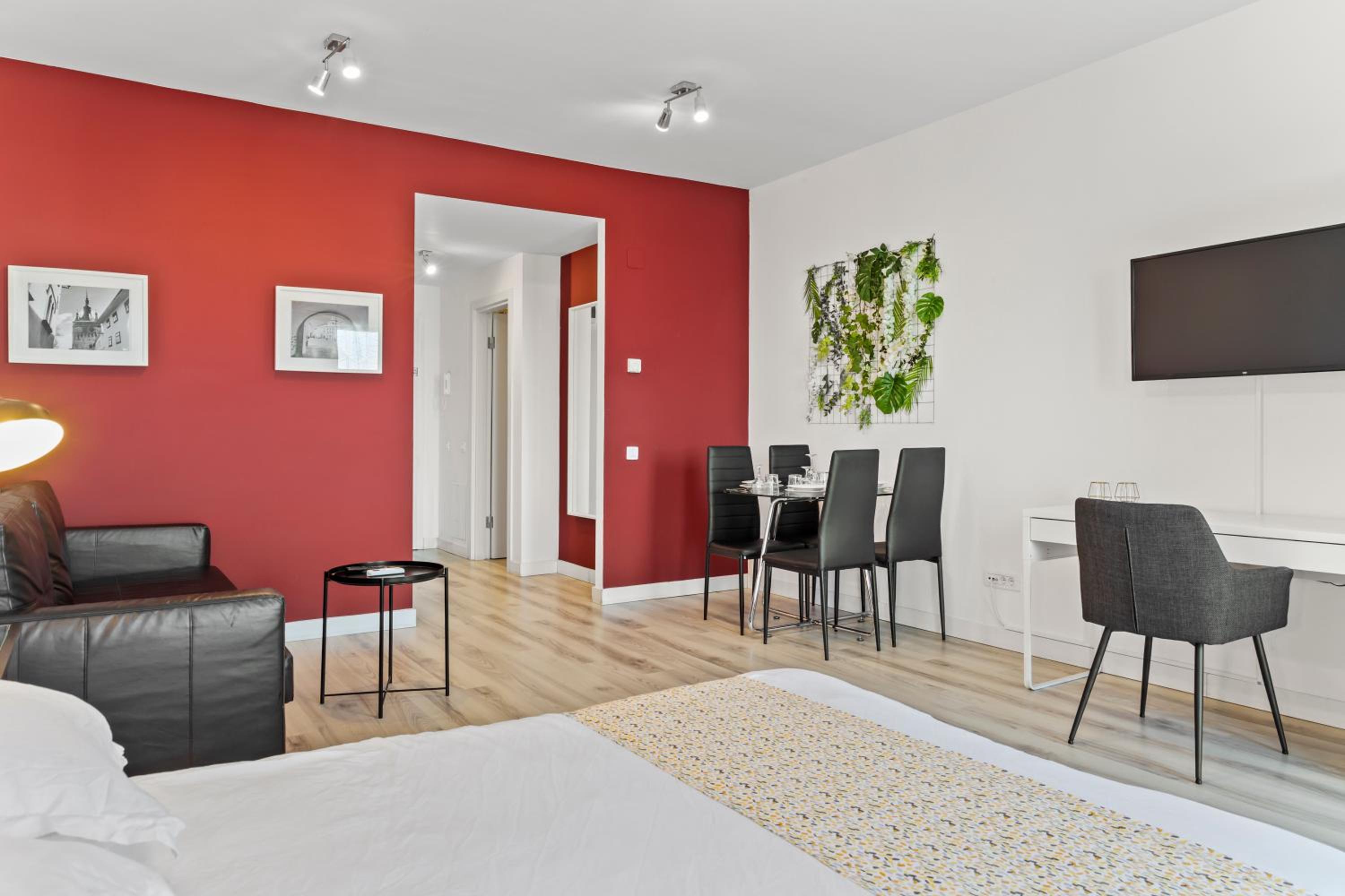 Studio Apartment - Photo 2