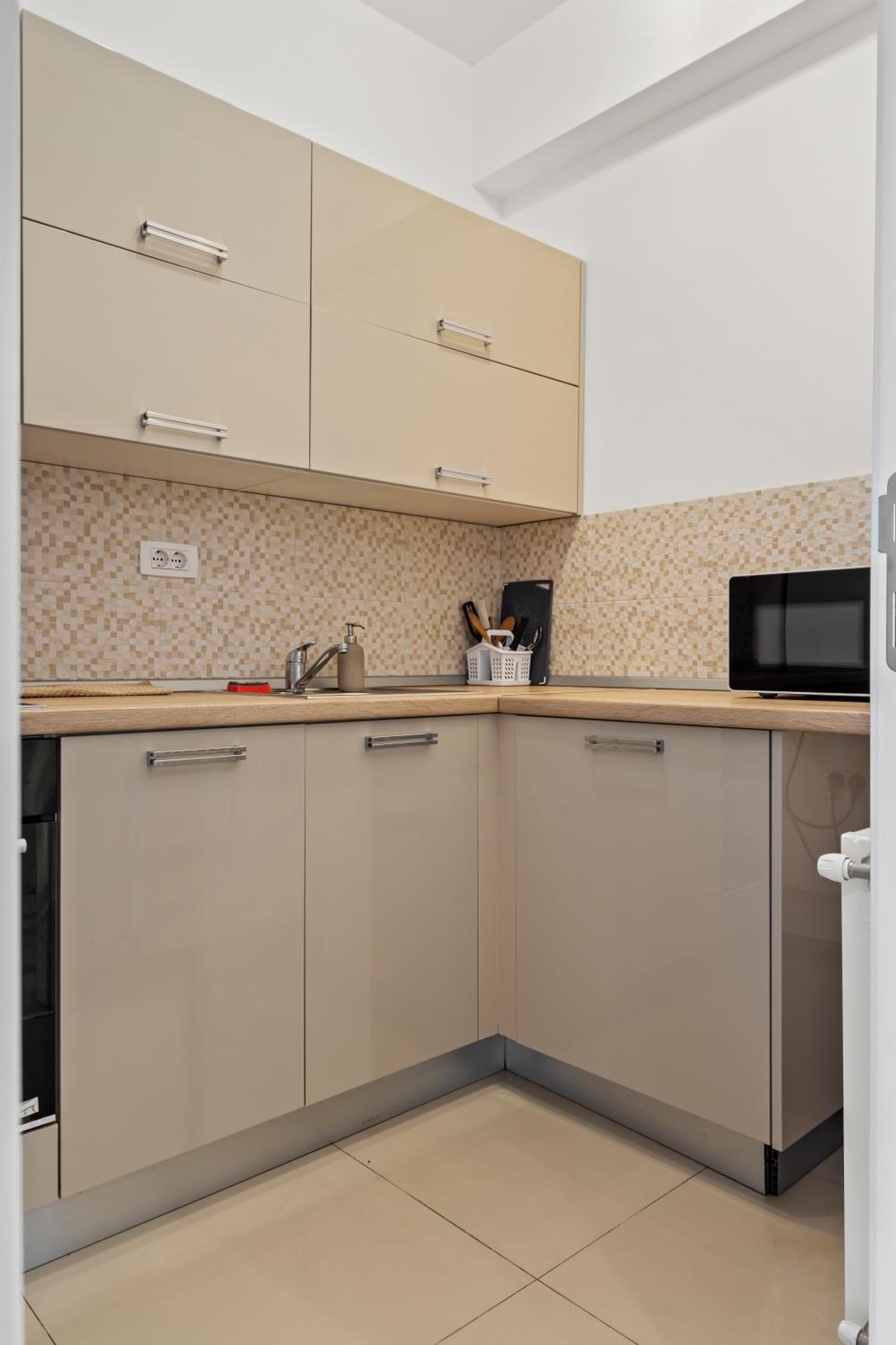Studio Apartment - Photo 3
