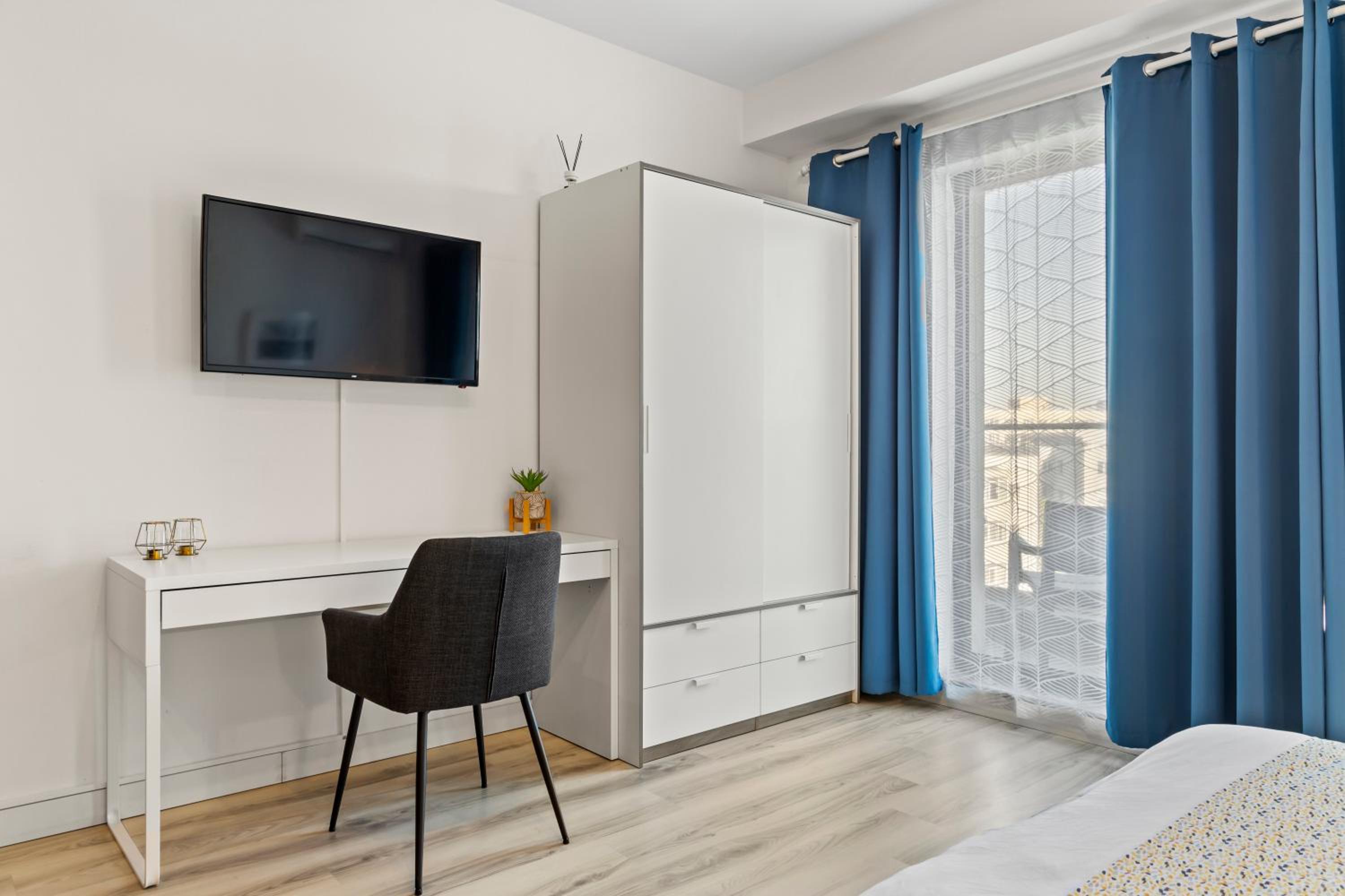 Studio Apartment - Photo 16