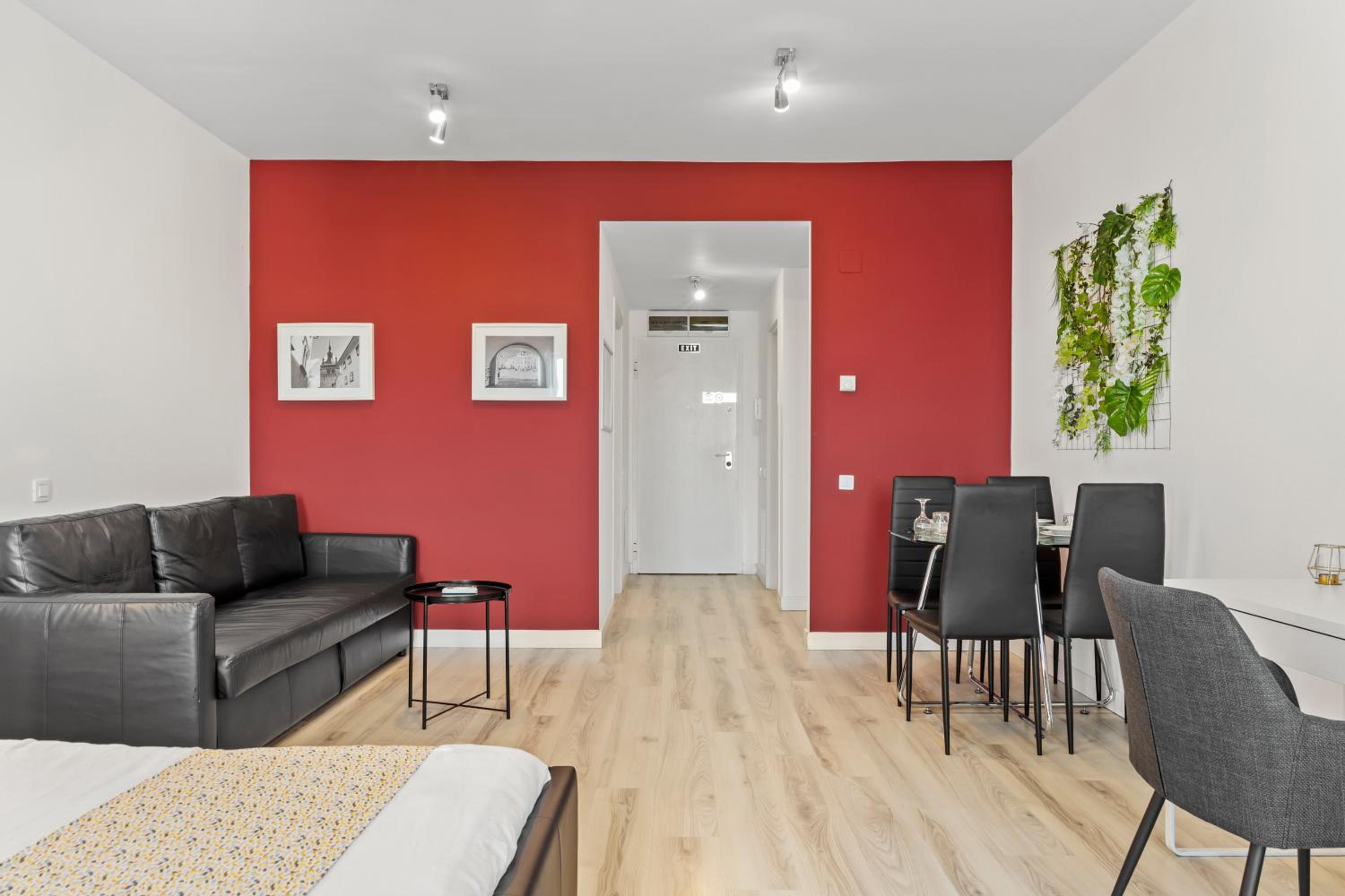 Studio Apartment - Photo 17