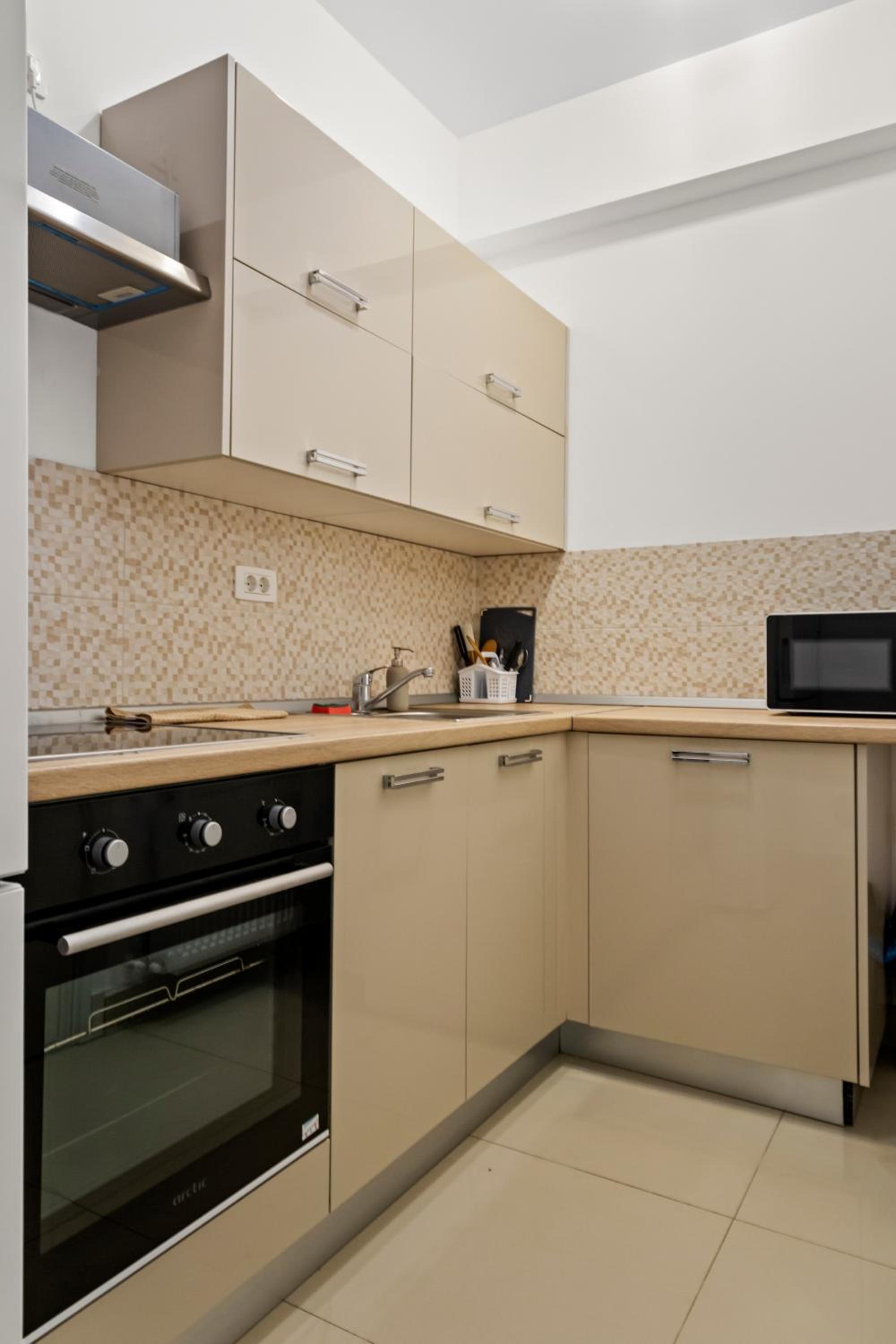 Studio Apartment - Photo 18