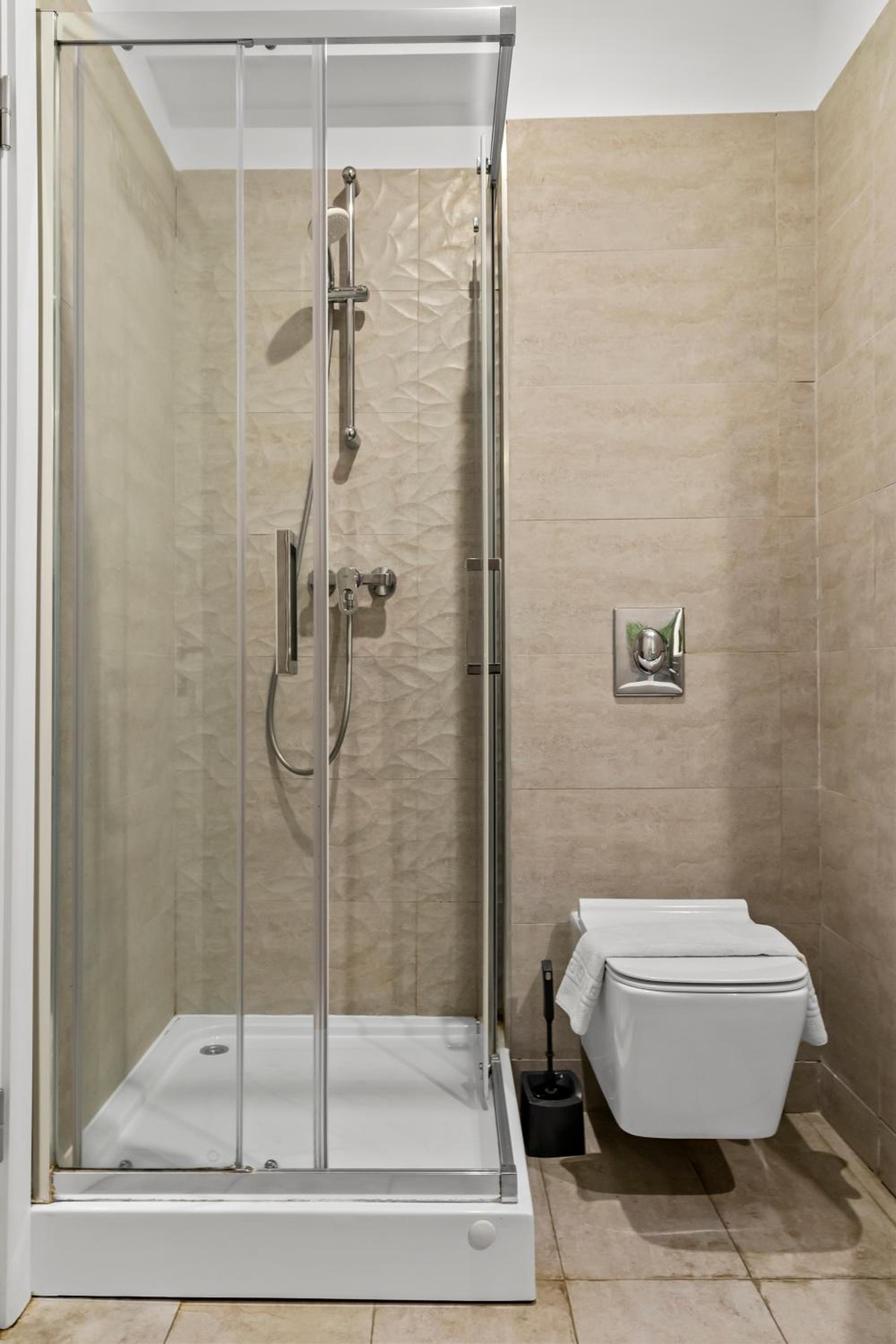 Studio Apartment - Photo 20