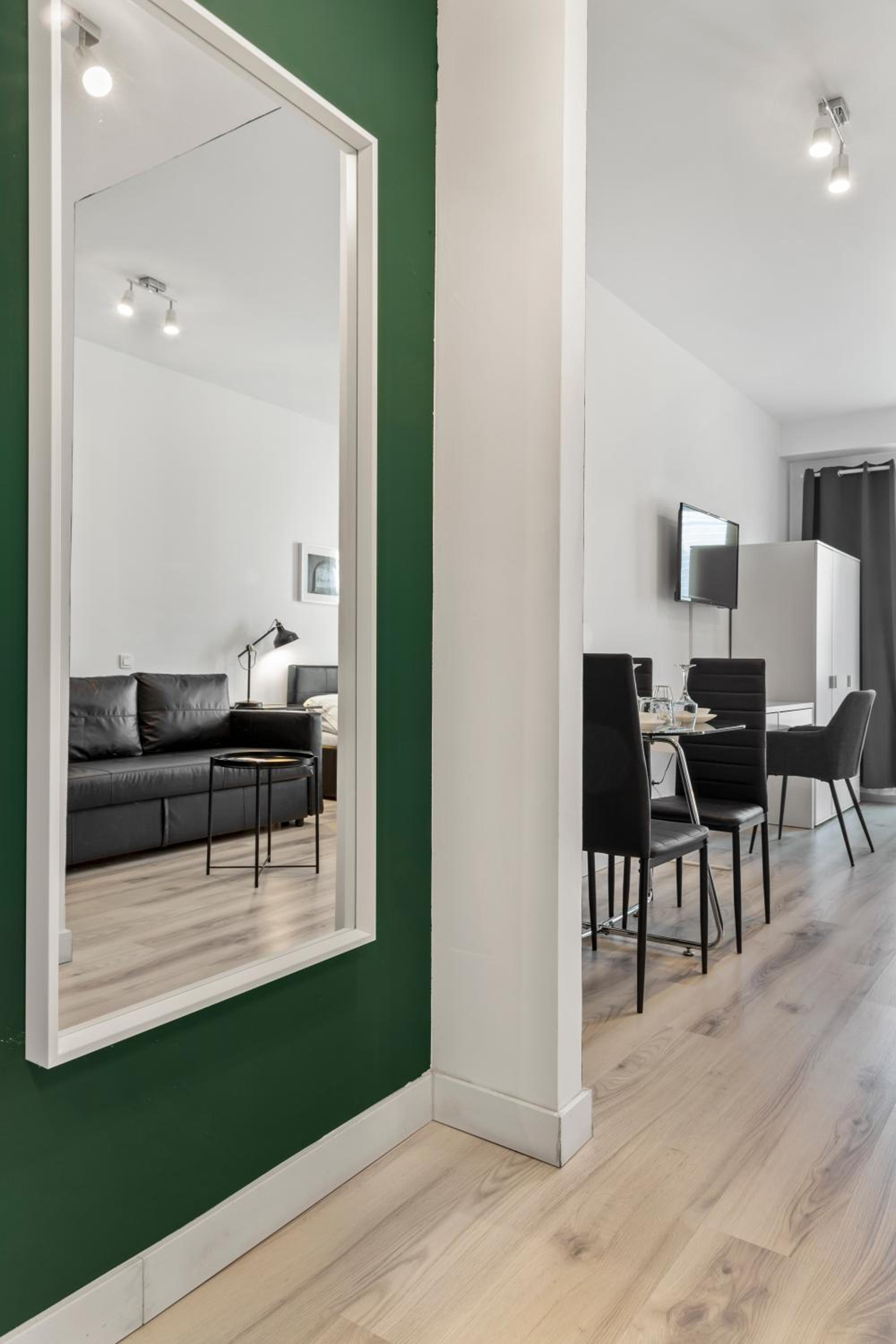Studio Apartment - Photo 25